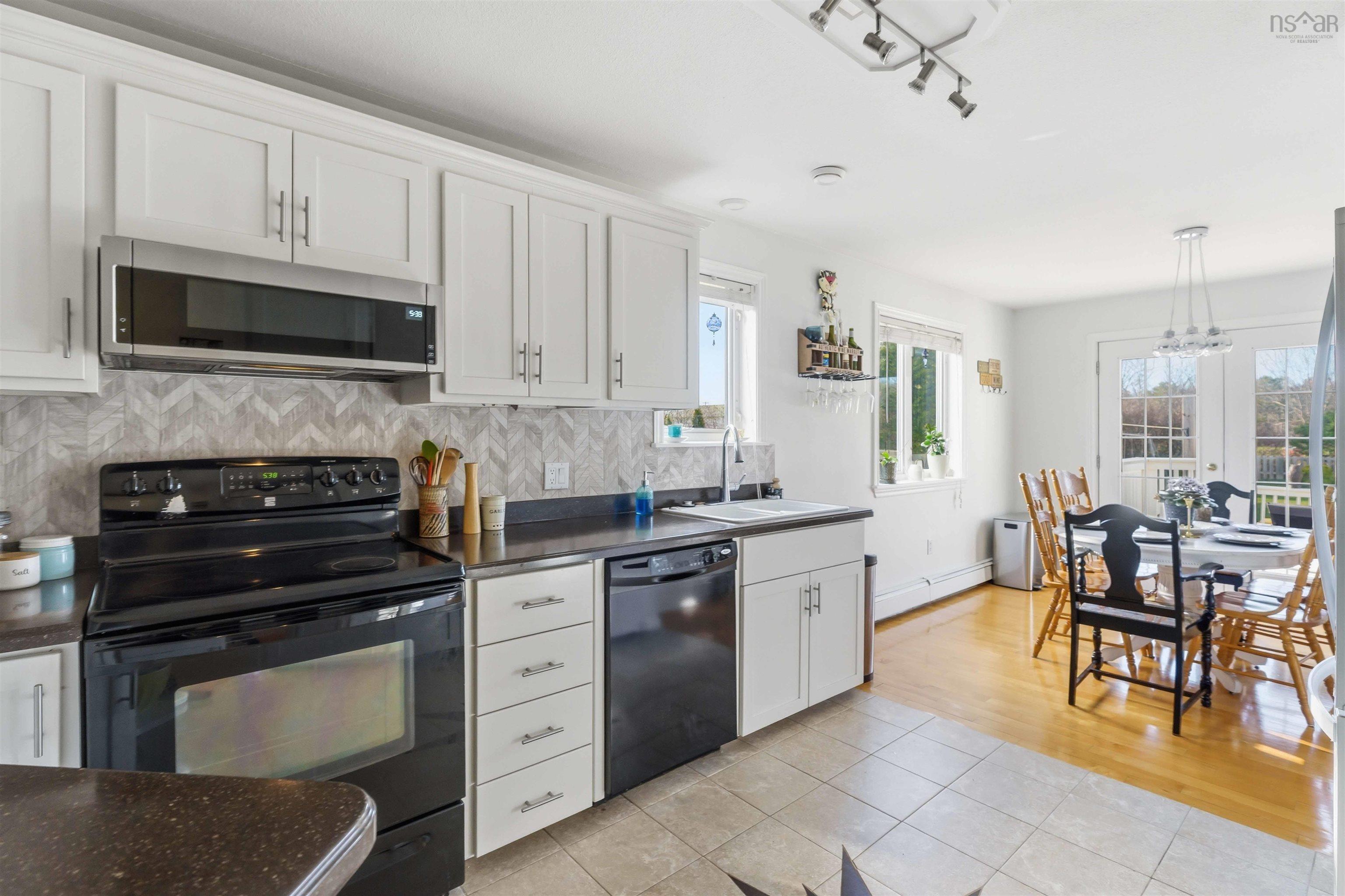 $559,900.00: 24 Rivercrest Lane, Greenwood