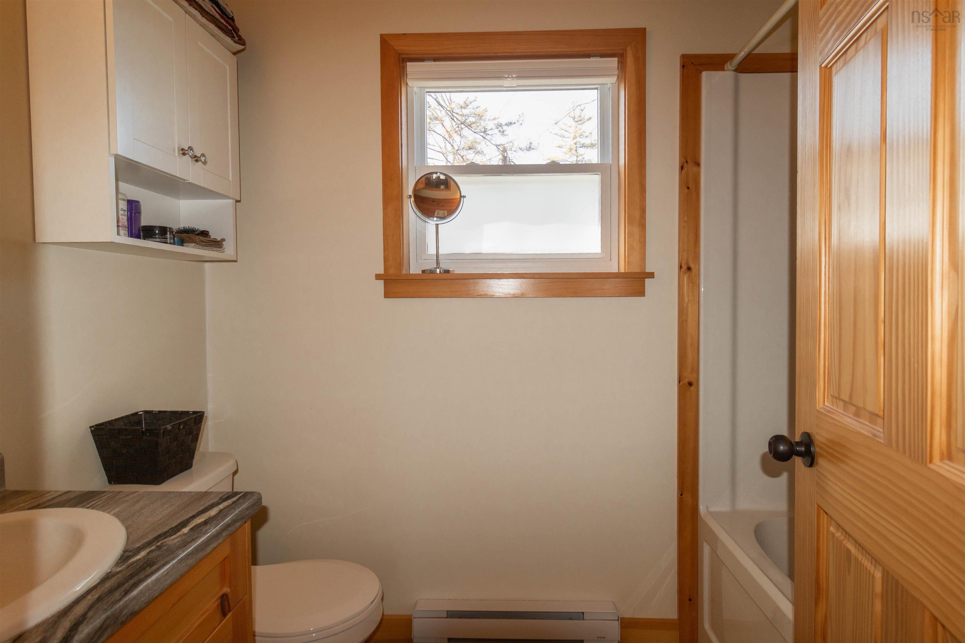 $599,900.00: 3 68 Western Point Lane, Mount Uniacke