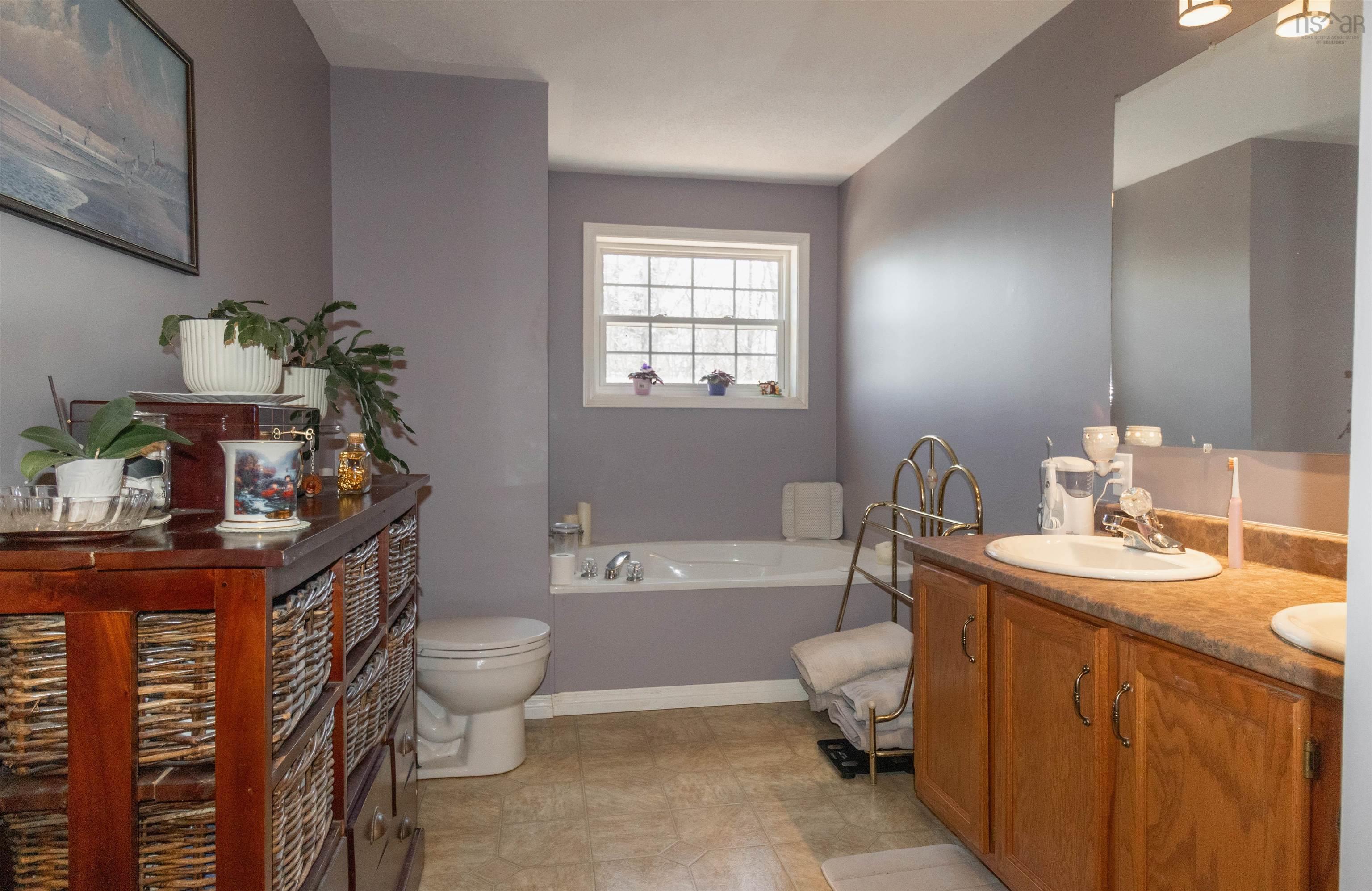 $499,999.00: 1 Rainbow Drive, Mount Uniacke