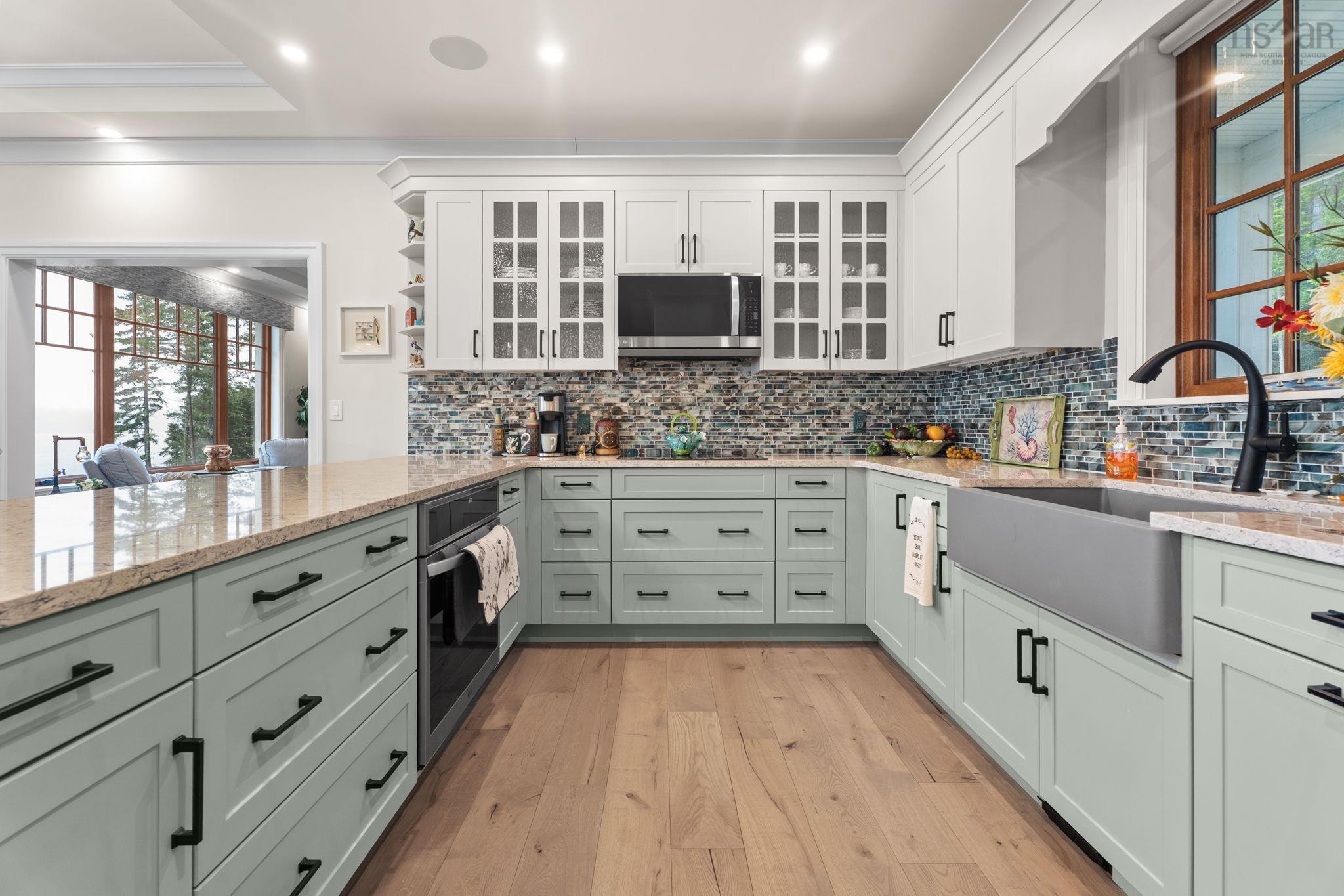 $3,200,000.00: 10 Mary Lane, Marvins Island