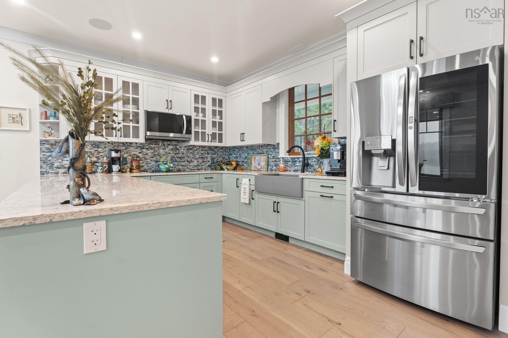 $3,200,000.00: 10 Mary Lane, Marvins Island