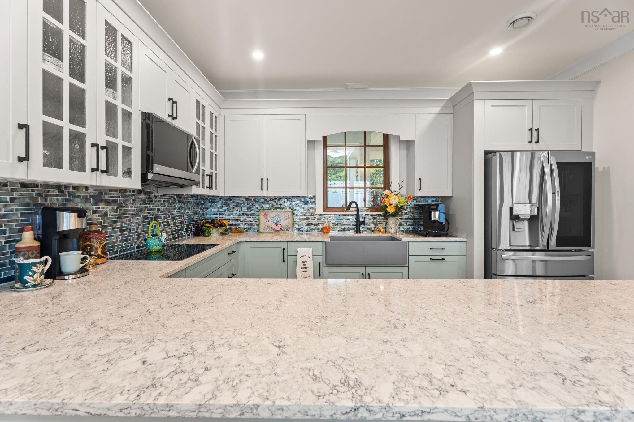 $3,200,000.00: 10 Mary Lane, Marvins Island