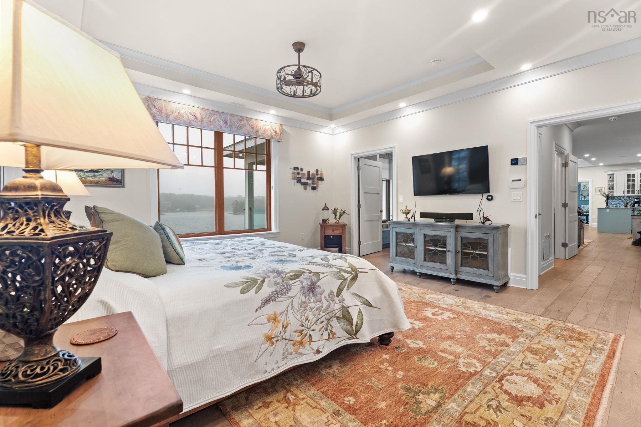 $3,200,000.00: 10 Mary Lane, Marvins Island