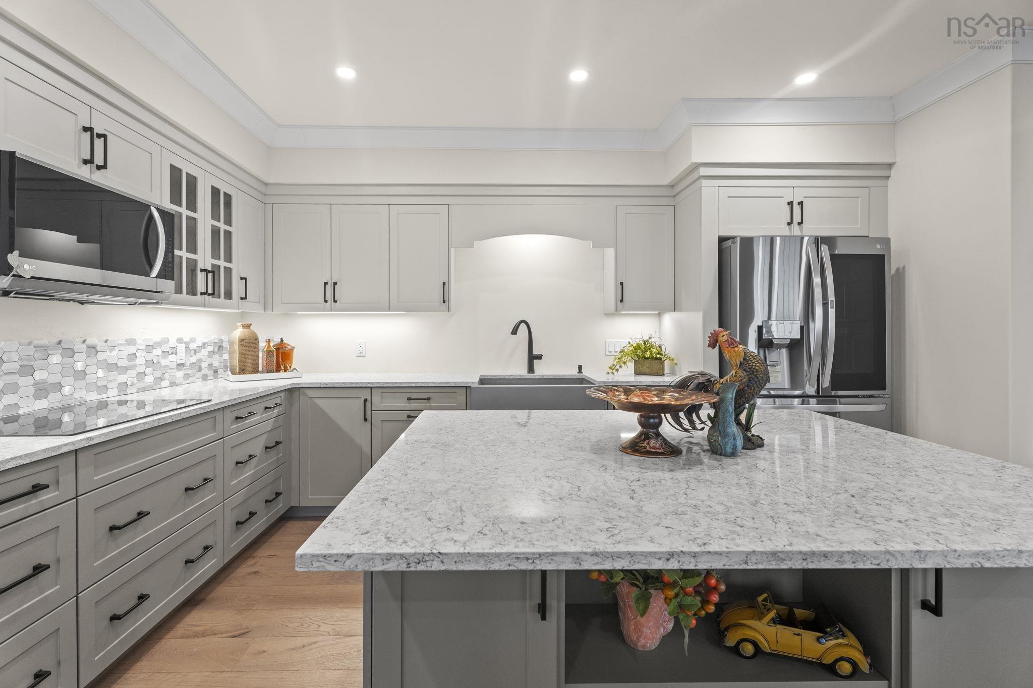 $3,200,000.00: 10 Mary Lane, Marvins Island