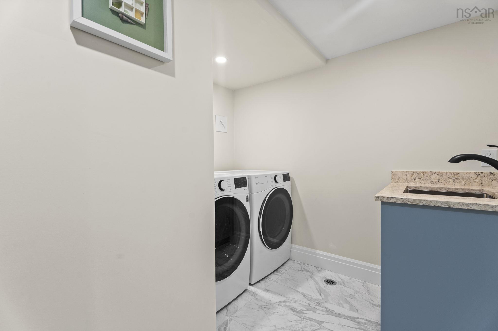 $3,200,000.00: 10 Mary Lane, Marvins Island