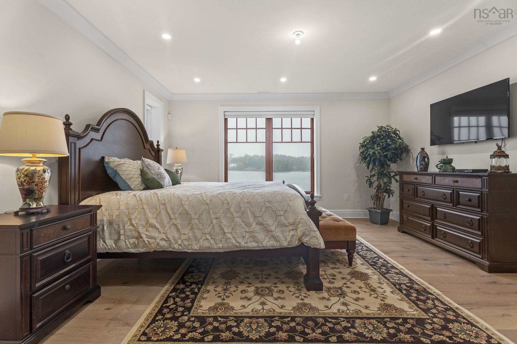 $3,200,000.00: 10 Mary Lane, Marvins Island