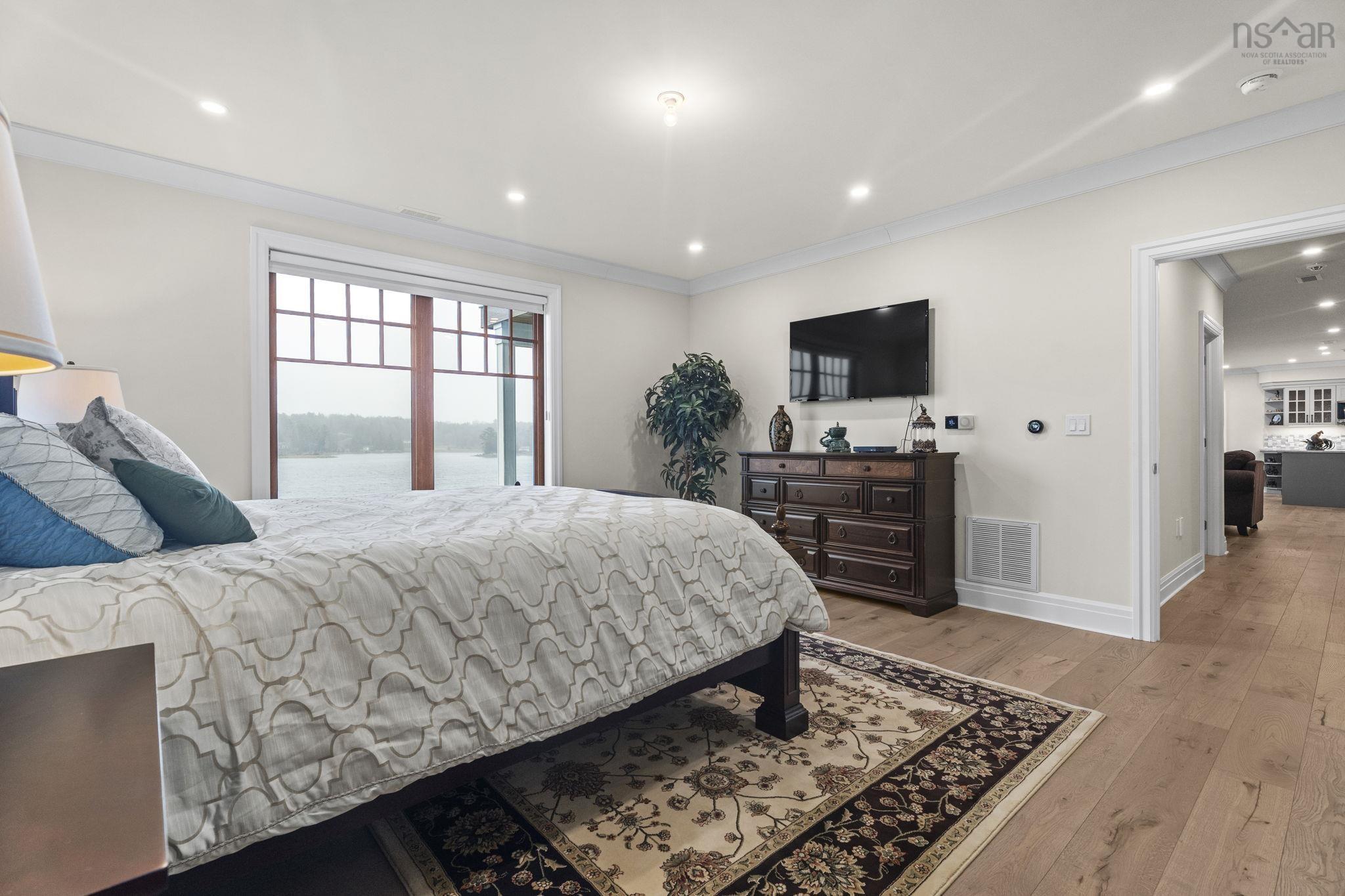 $3,200,000.00: 10 Mary Lane, Marvins Island