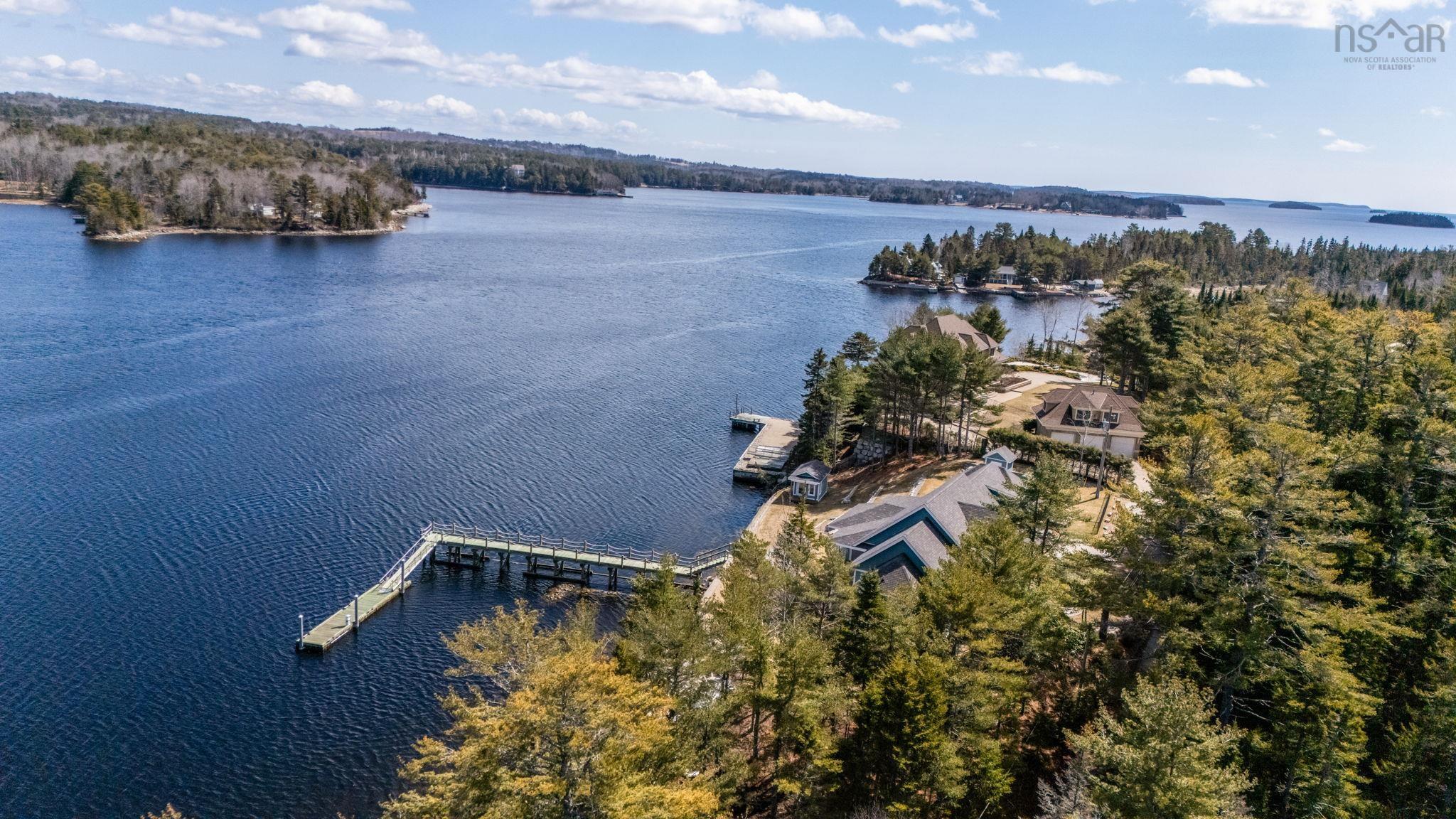 $3,200,000.00: 10 Mary Lane, Marvins Island