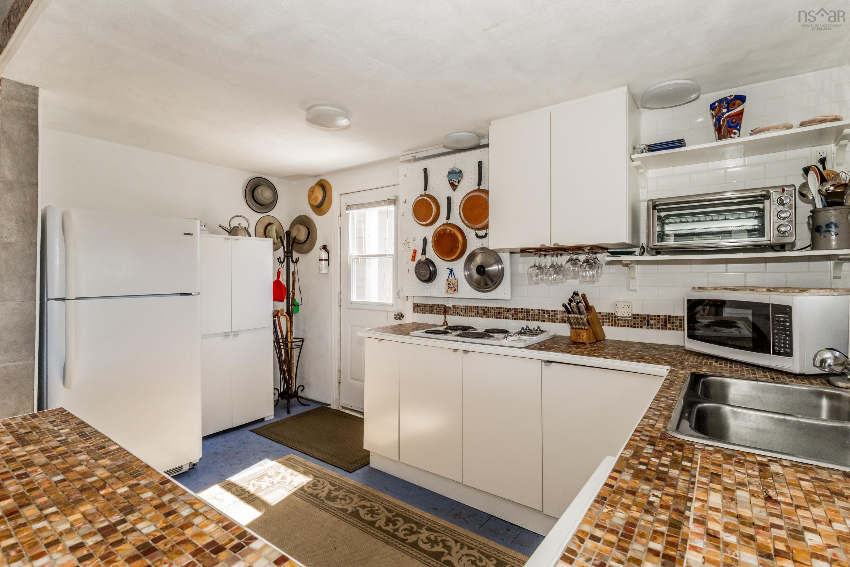 $239,500.00: 817 Granville Road, Victoria Beach