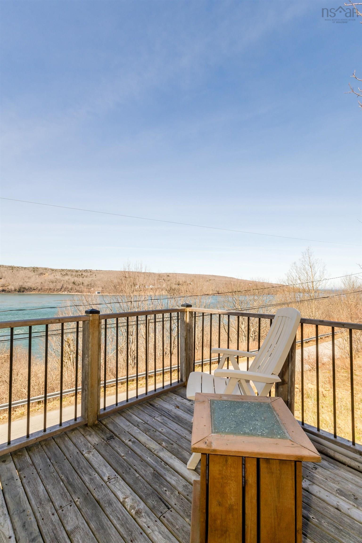 $239,500.00: 817 Granville Road, Victoria Beach