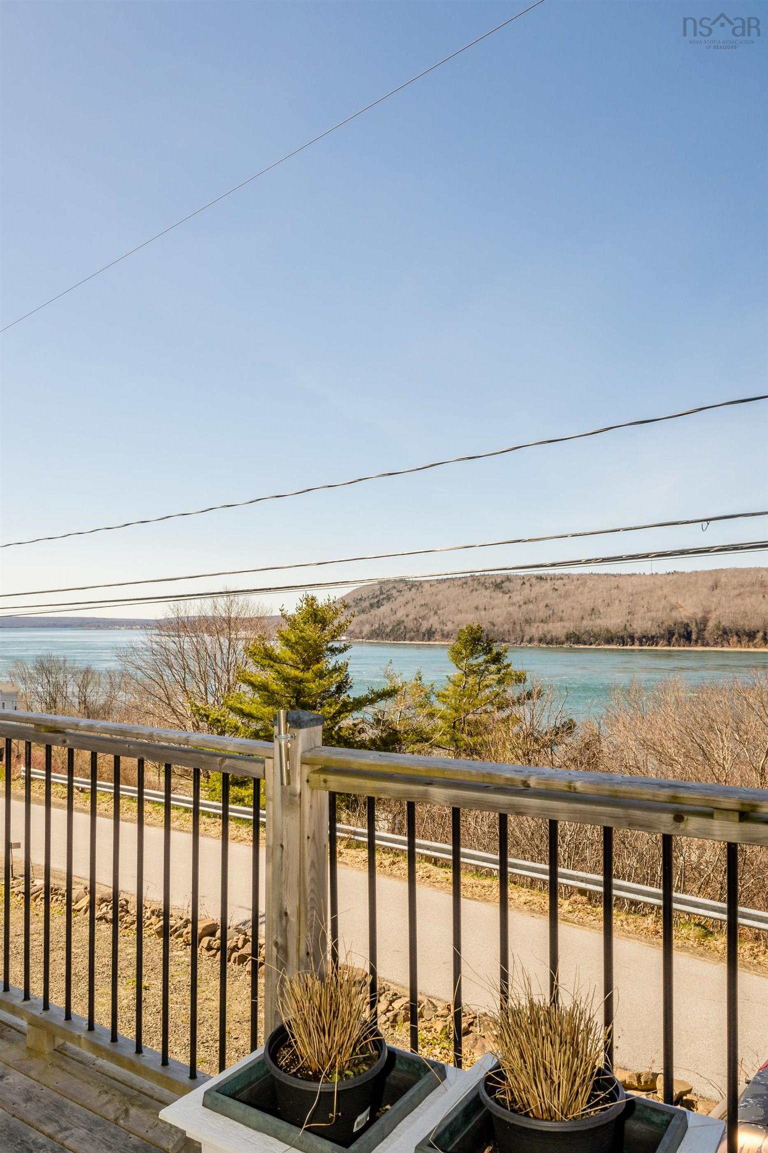 $239,500.00: 817 Granville Road, Victoria Beach