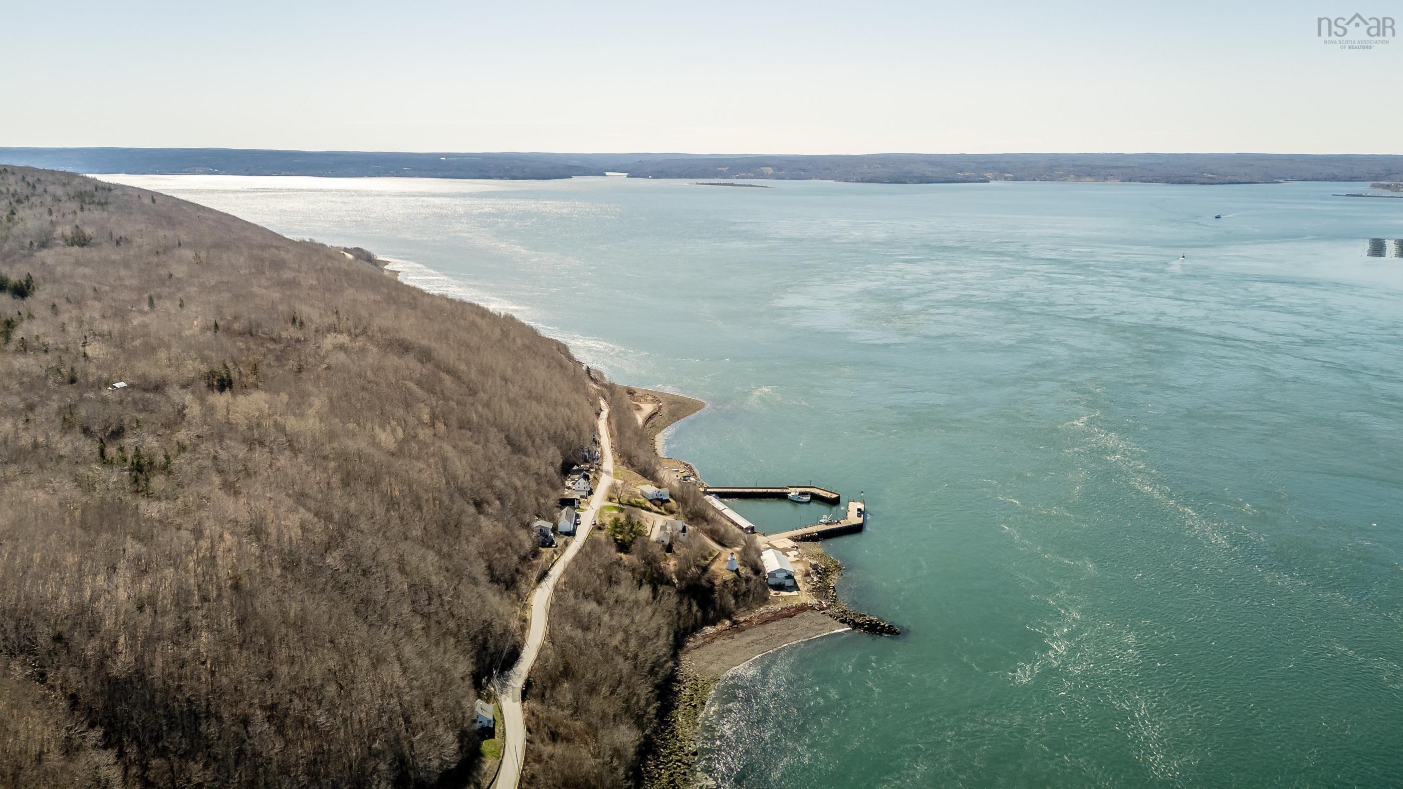 $239,500.00: 817 Granville Road, Victoria Beach