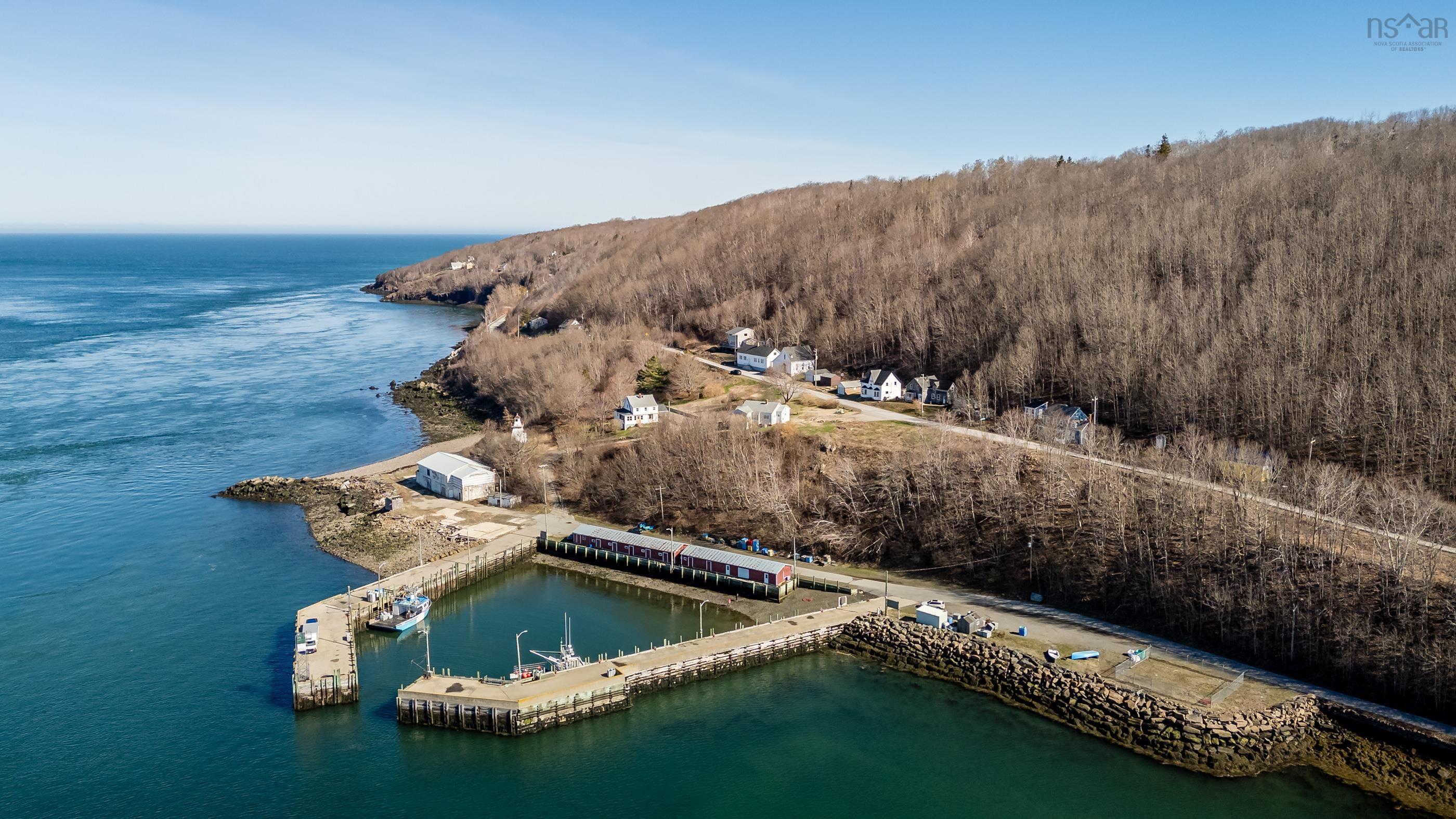 $239,500.00: 817 Granville Road, Victoria Beach