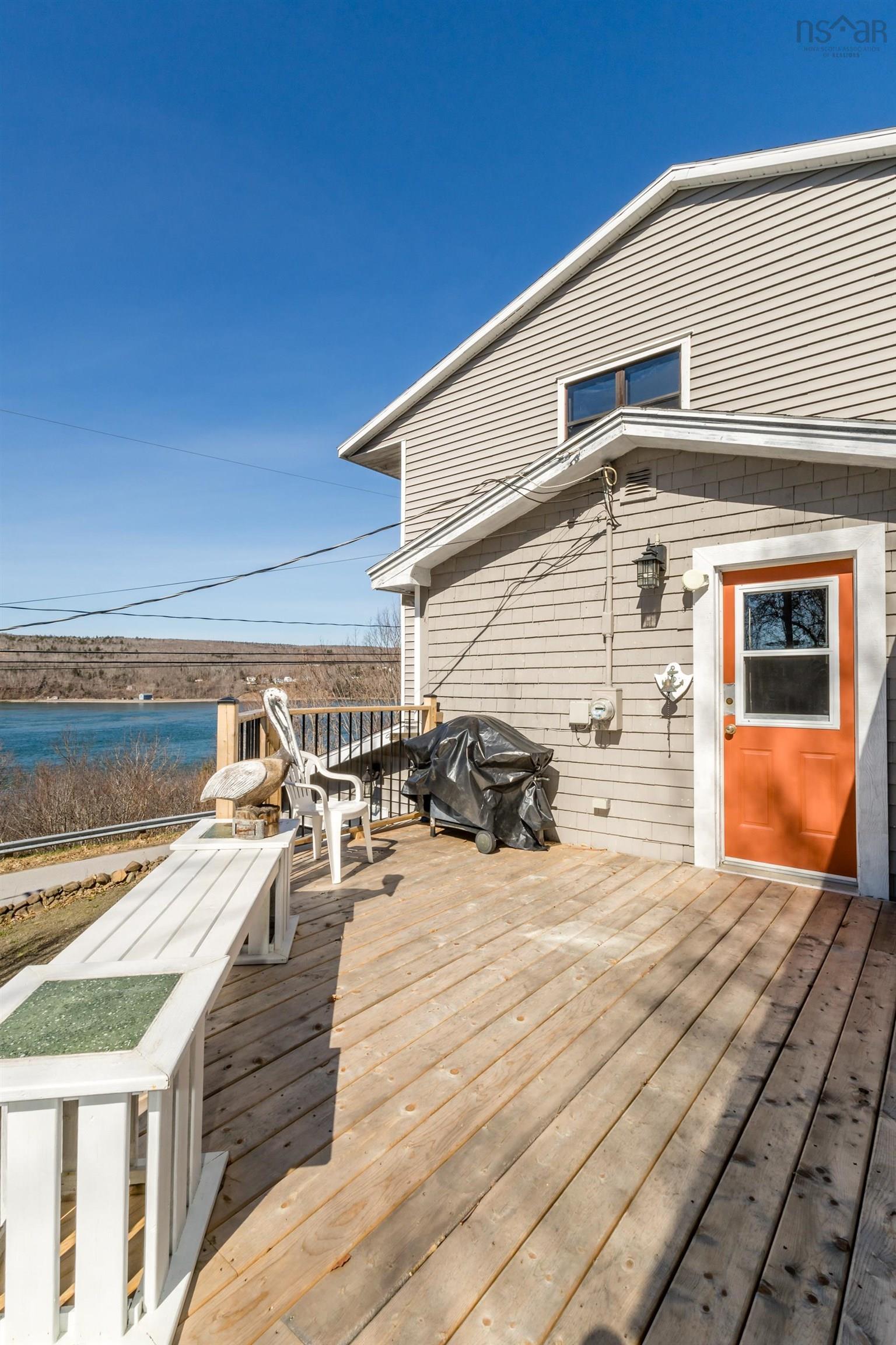 $239,500.00: 817 Granville Road, Victoria Beach