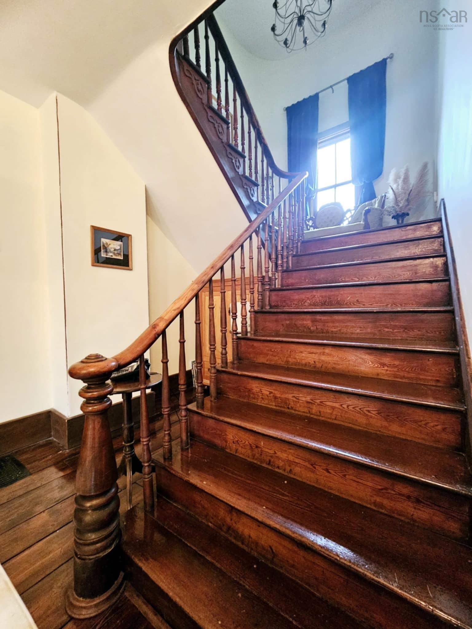 $649,900.00: 5183 Highway 2, Bass River