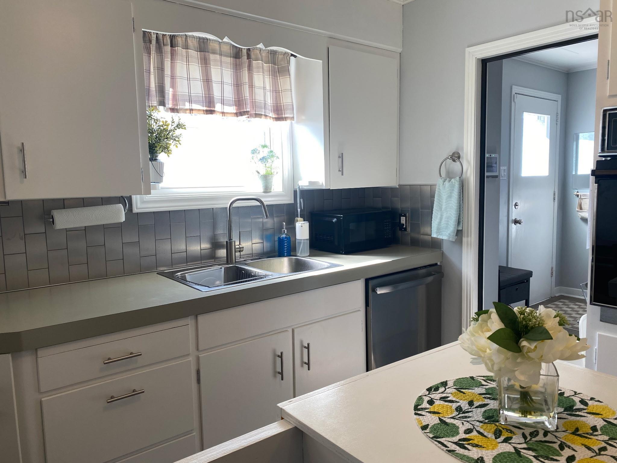 $285,000.00: 153 Hammond Street, Shelburne