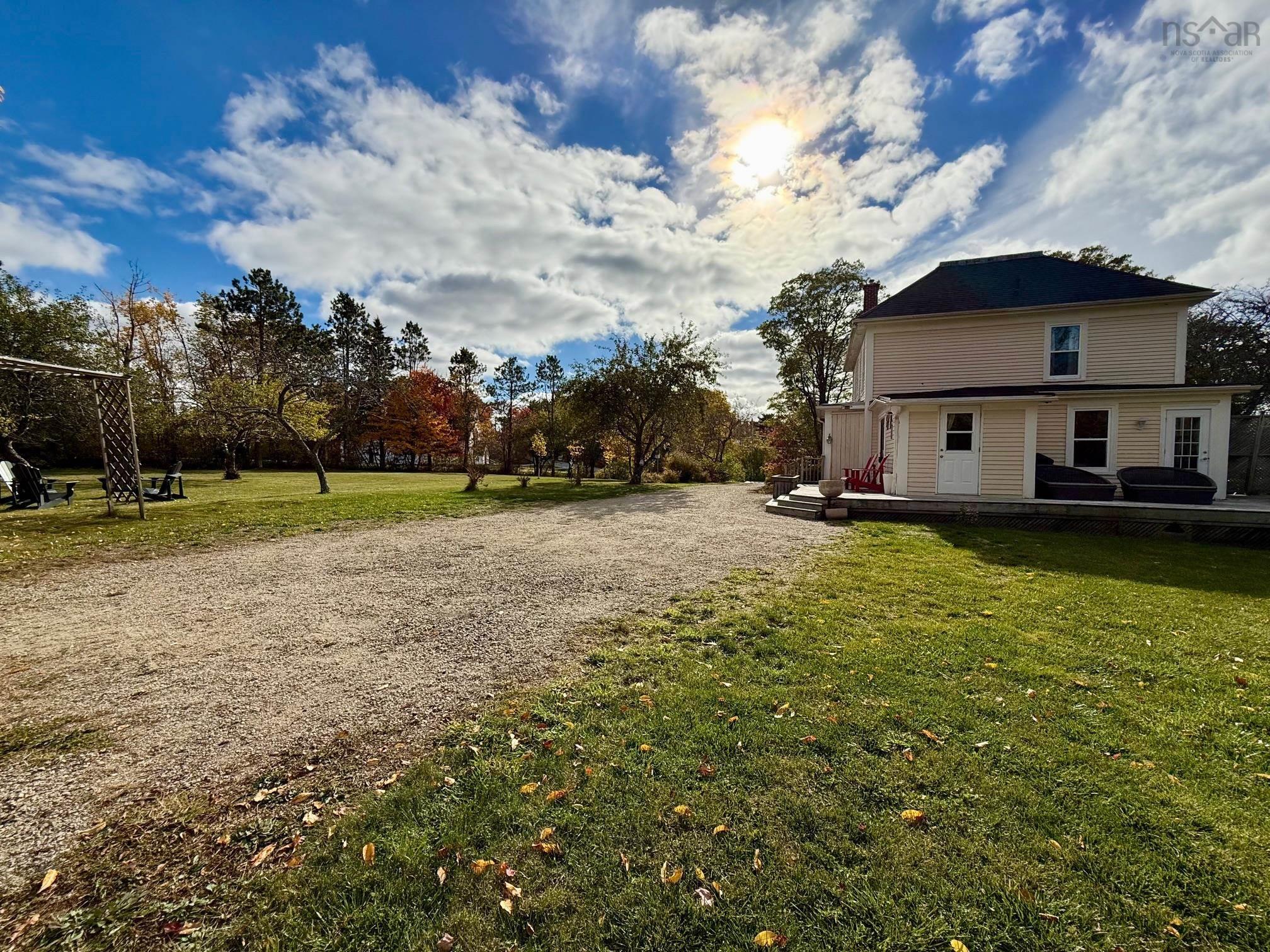 $464,000.00: 2571 Highway 331, West Lahave