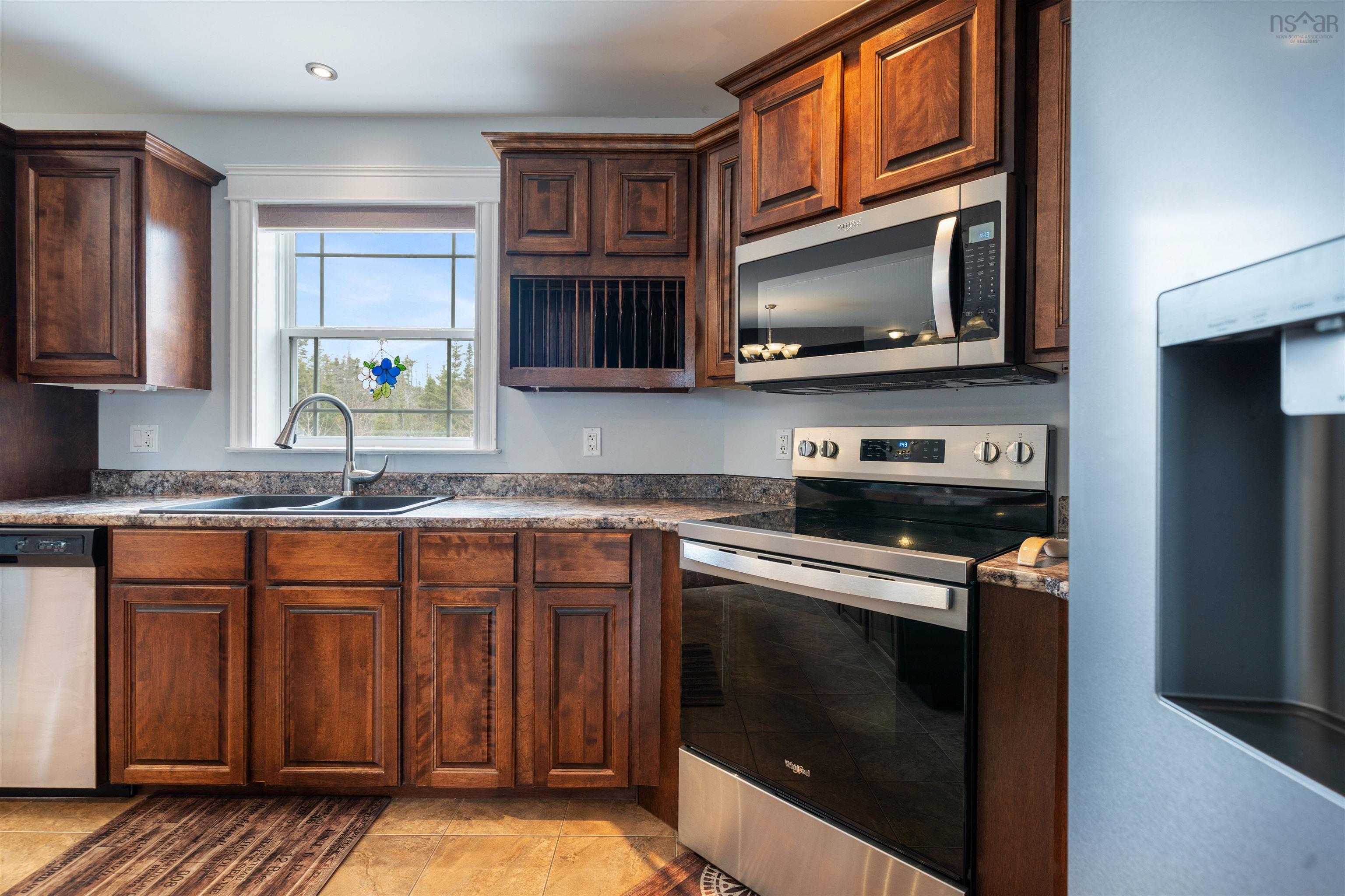 $499,900.00: 15319 7 Highway, East Ship Harbour