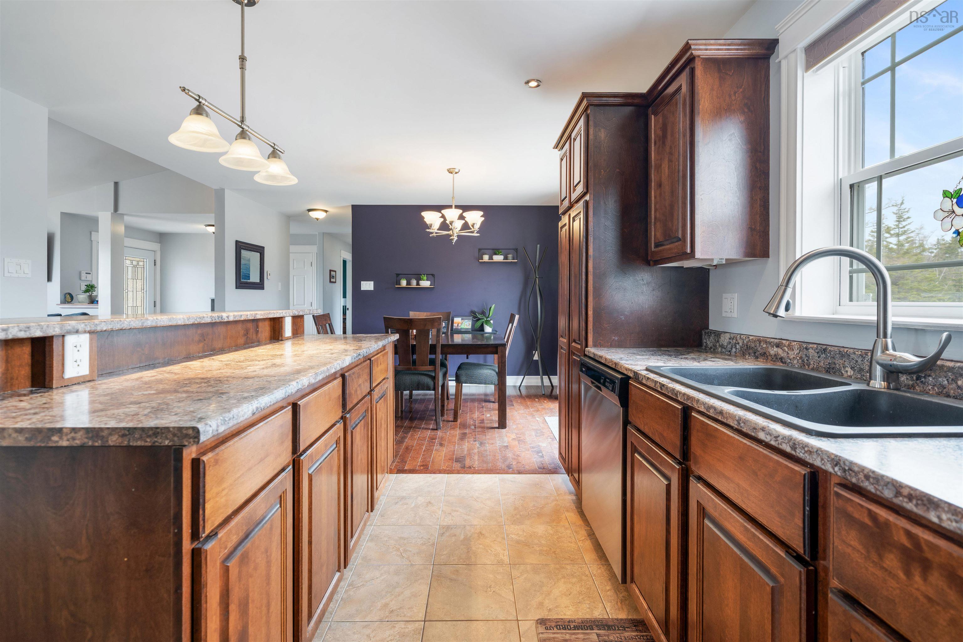 $499,900.00: 15319 7 Highway, East Ship Harbour