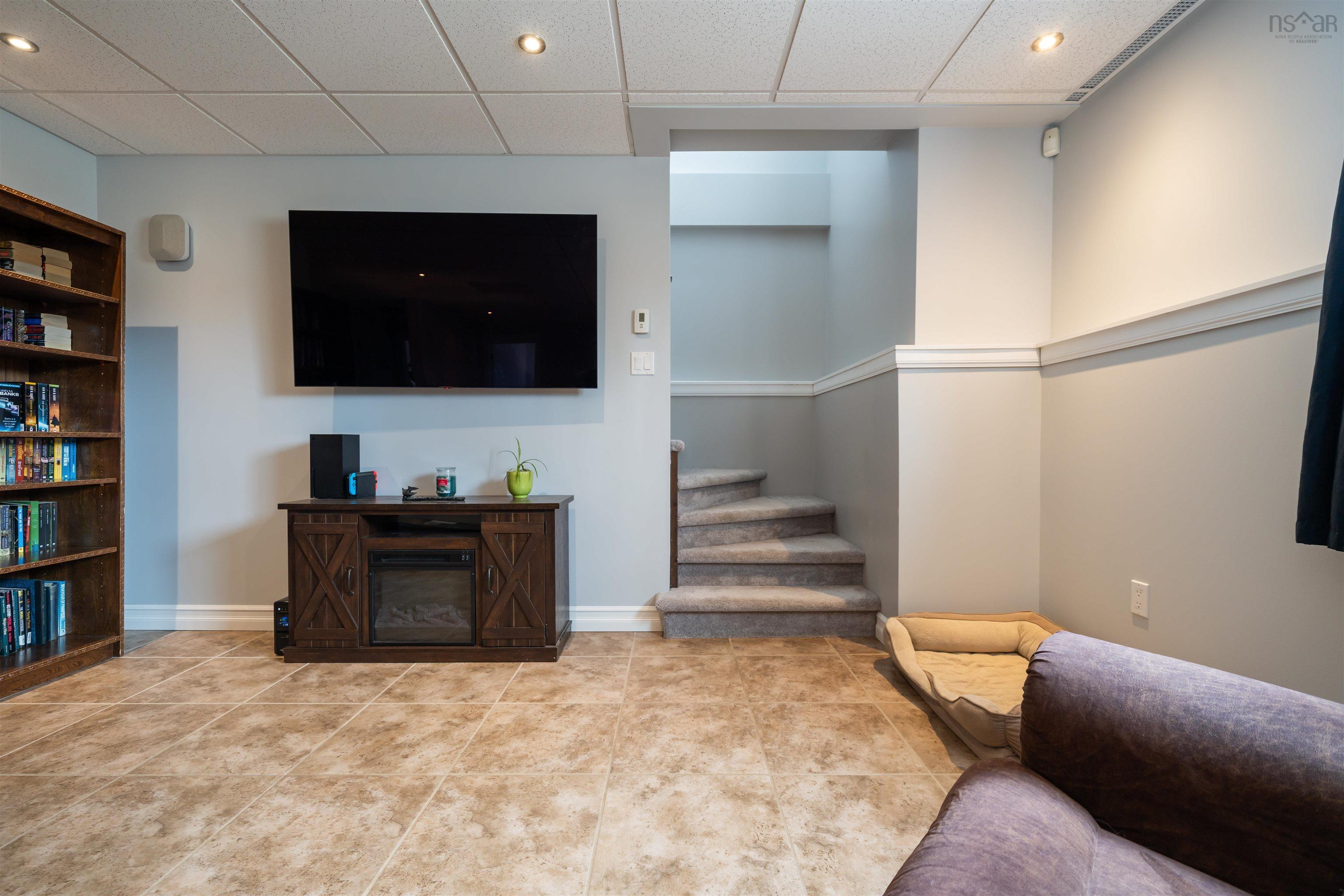 $499,900.00: 15319 7 Highway, East Ship Harbour