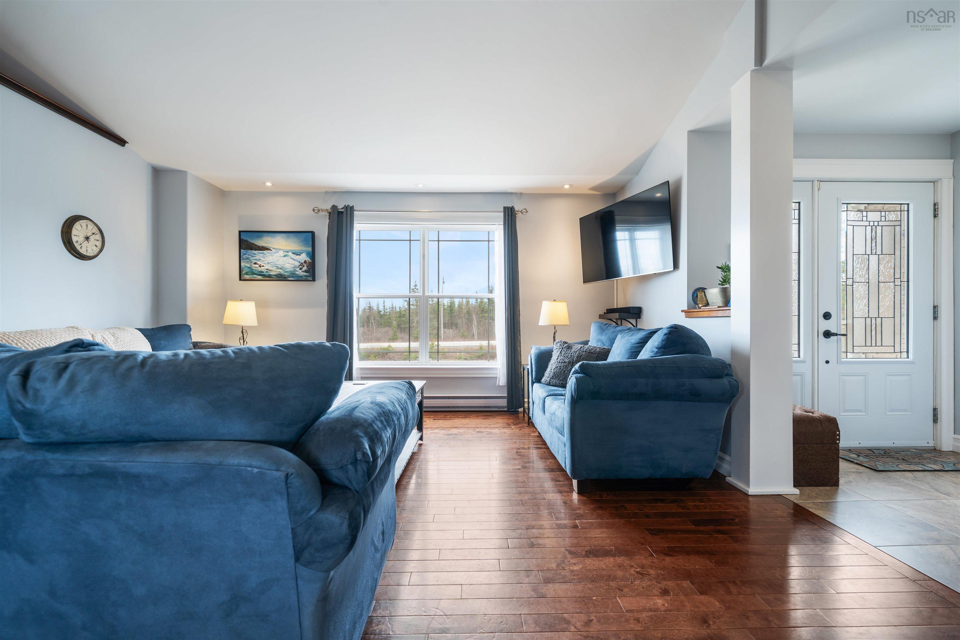 $499,900.00: 15319 7 Highway, East Ship Harbour
