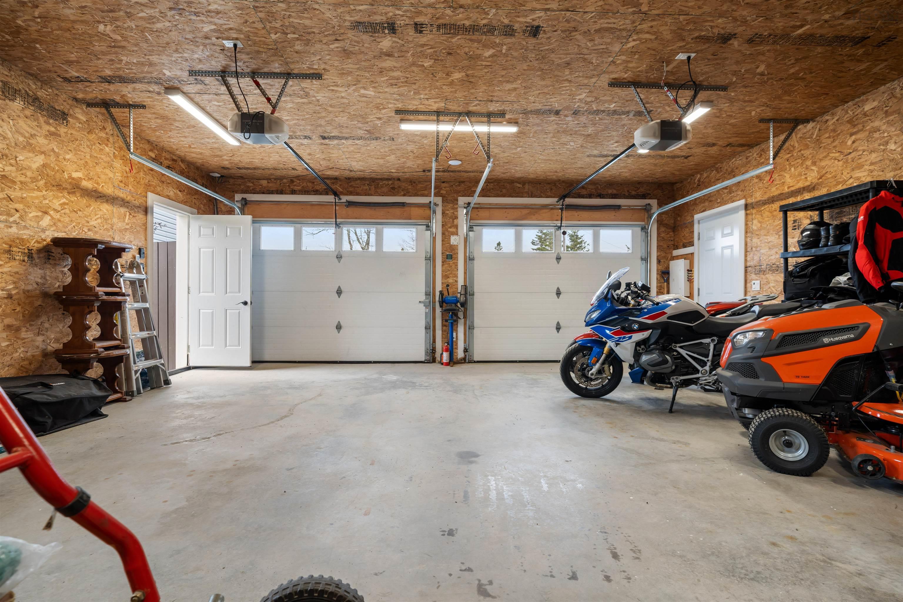 $499,900.00: 15319 7 Highway, East Ship Harbour