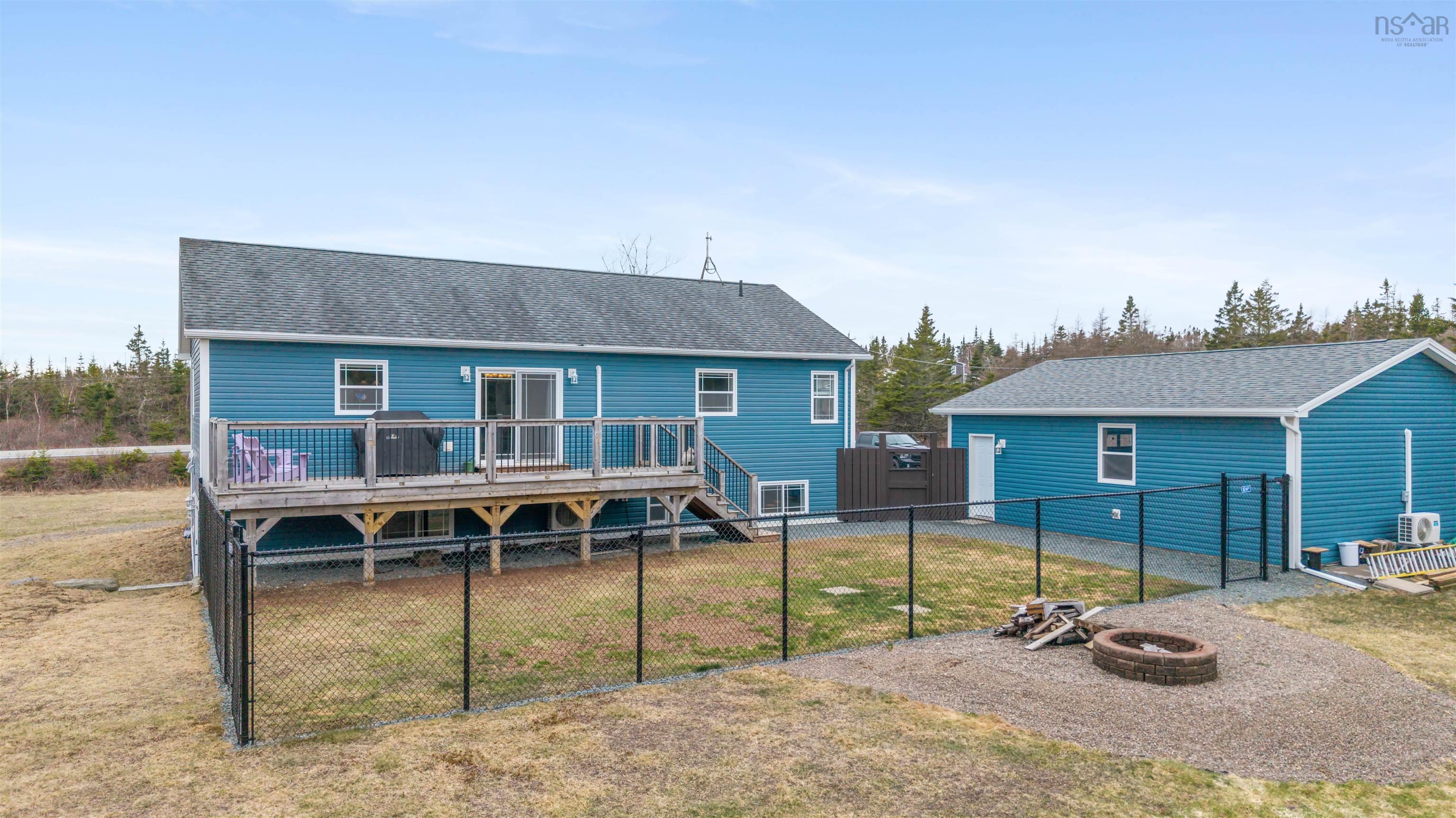 $499,900.00: 15319 7 Highway, East Ship Harbour