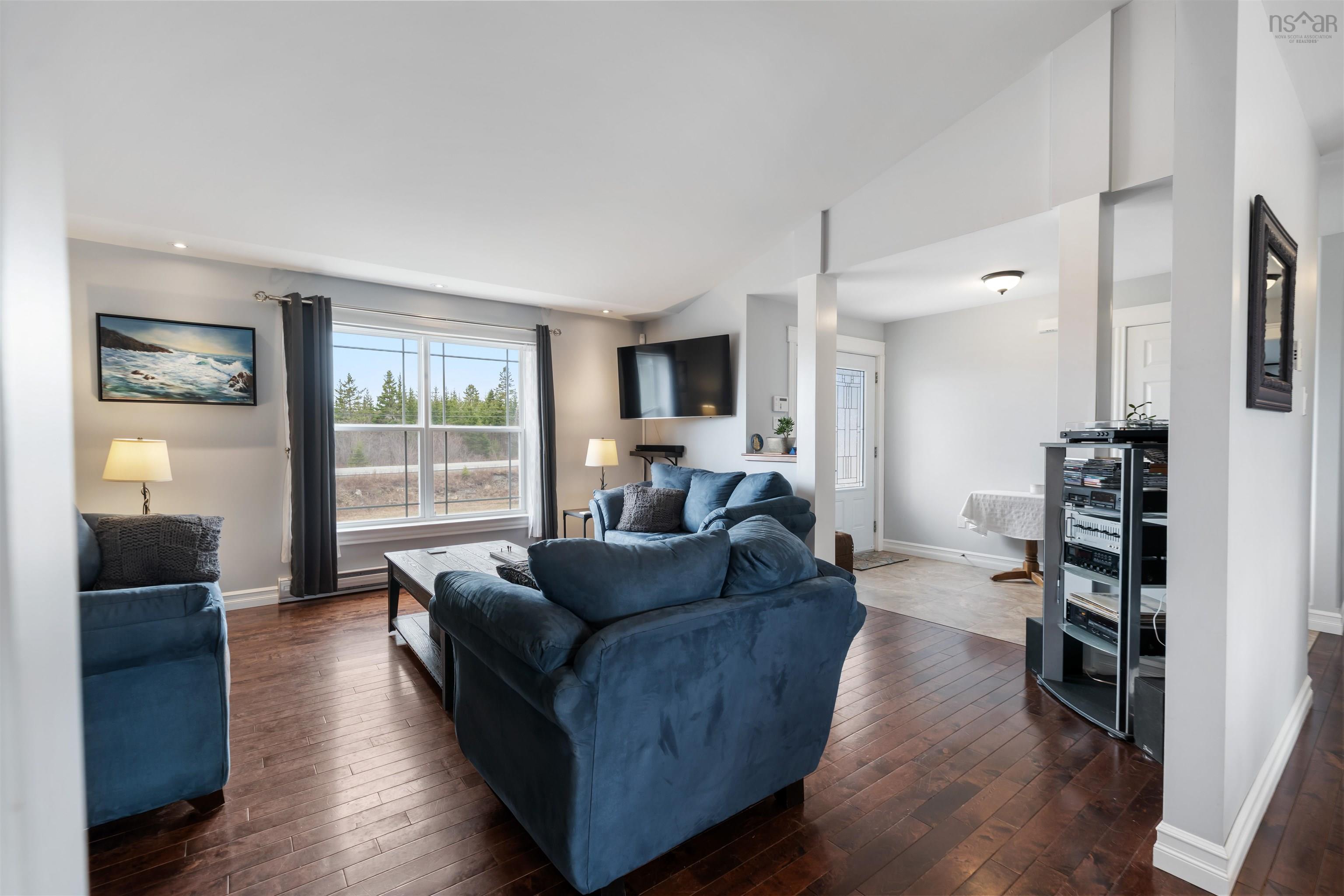 $499,900.00: 15319 7 Highway, East Ship Harbour