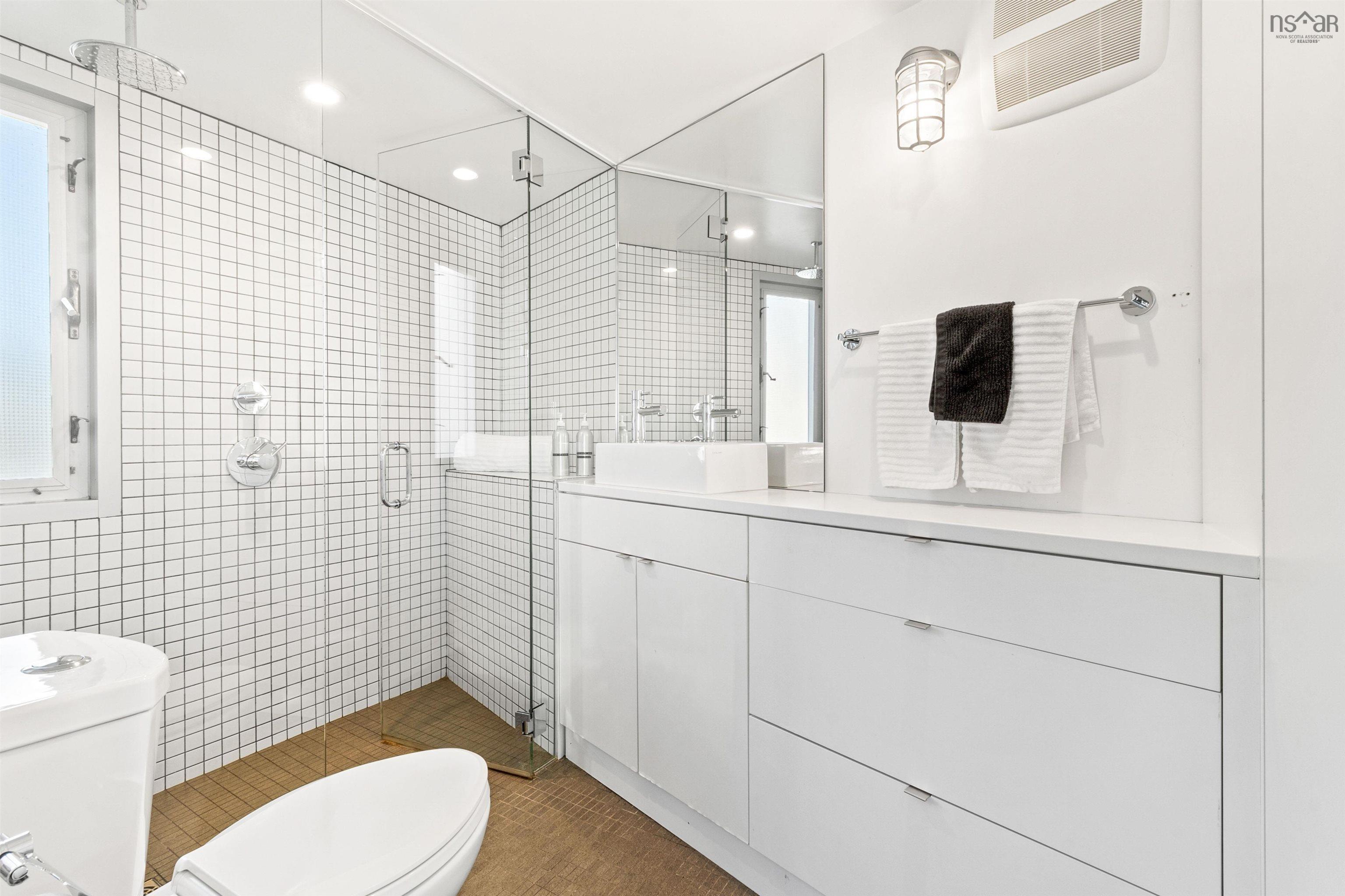 $1,195,000.00: 120 Net Yard Lane, Upper Kingsburg