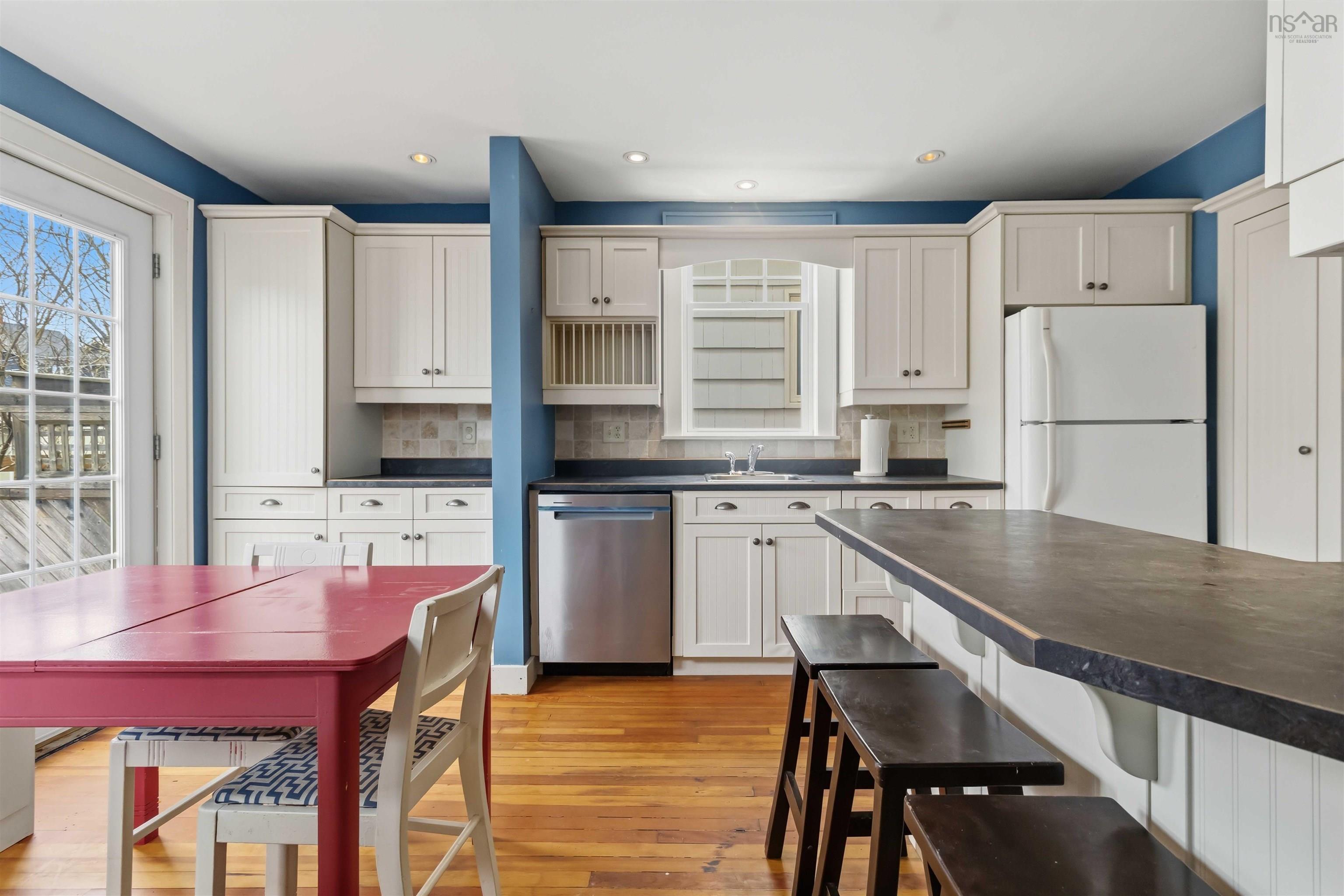 $839,900.00: 1662 Walnut Street, Halifax