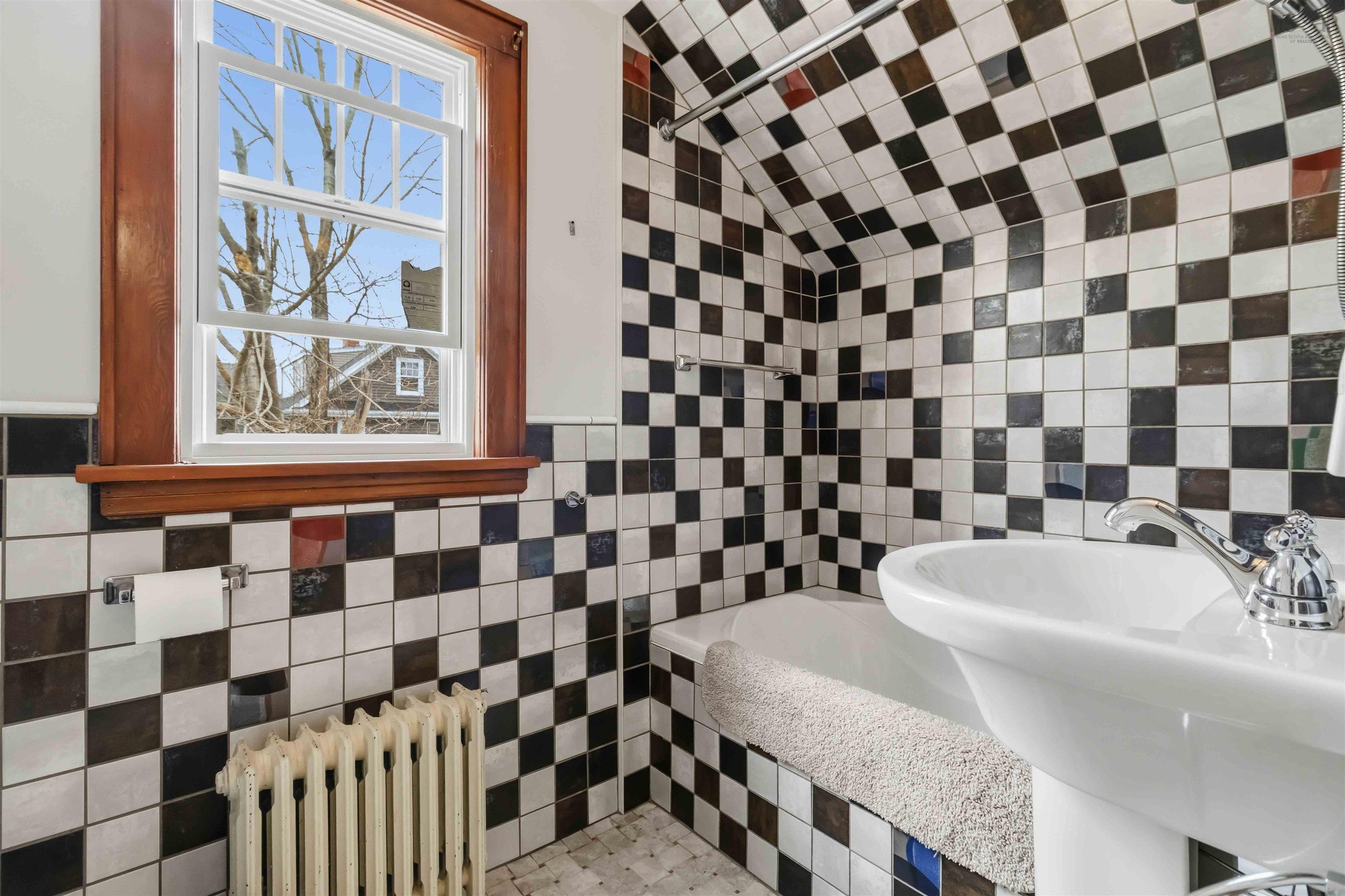 $839,900.00: 1662 Walnut Street, Halifax