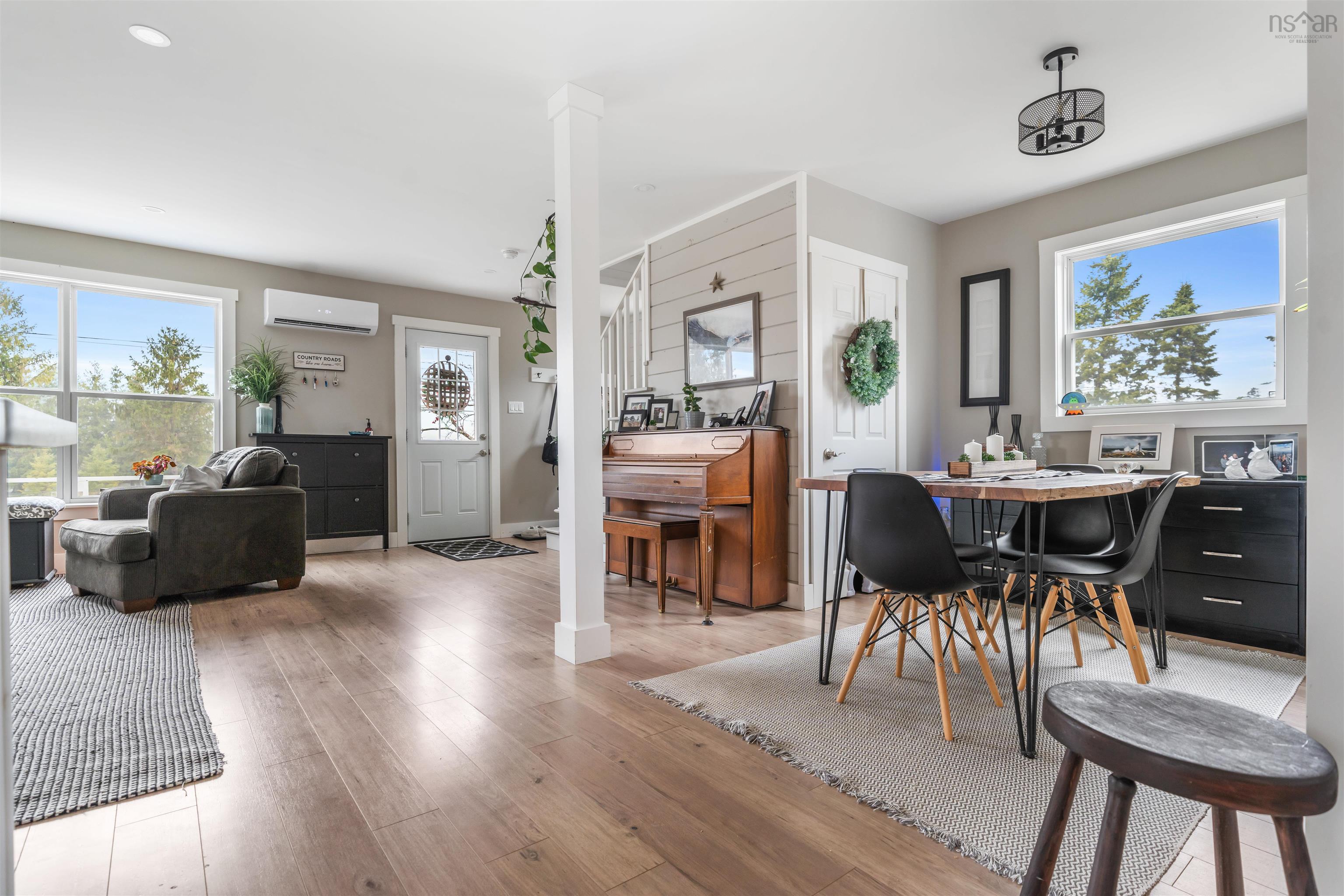 $575,000.00: 1311 Glenmore Road, Glenmore