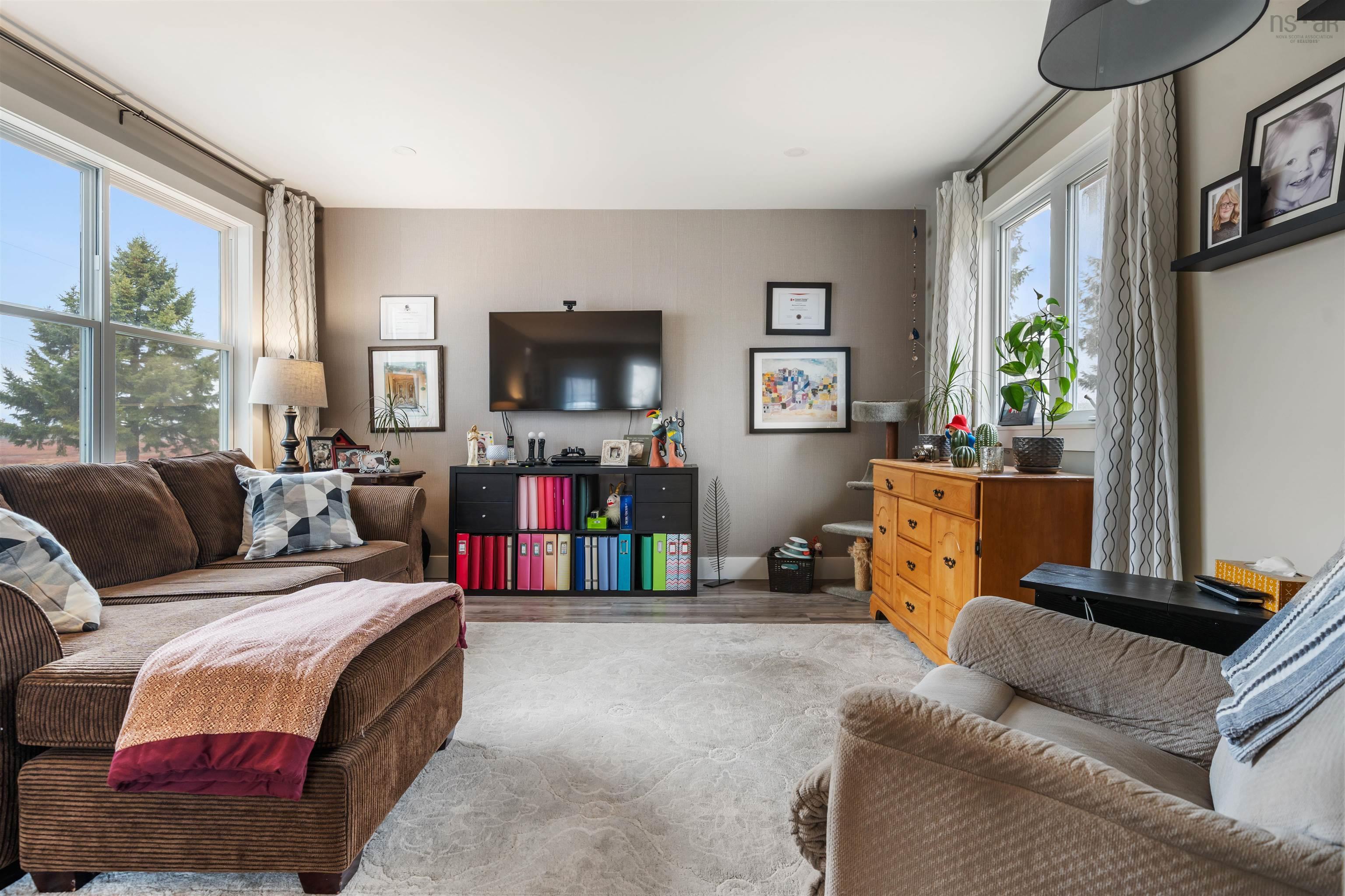 $575,000.00: 1311 Glenmore Road, Glenmore