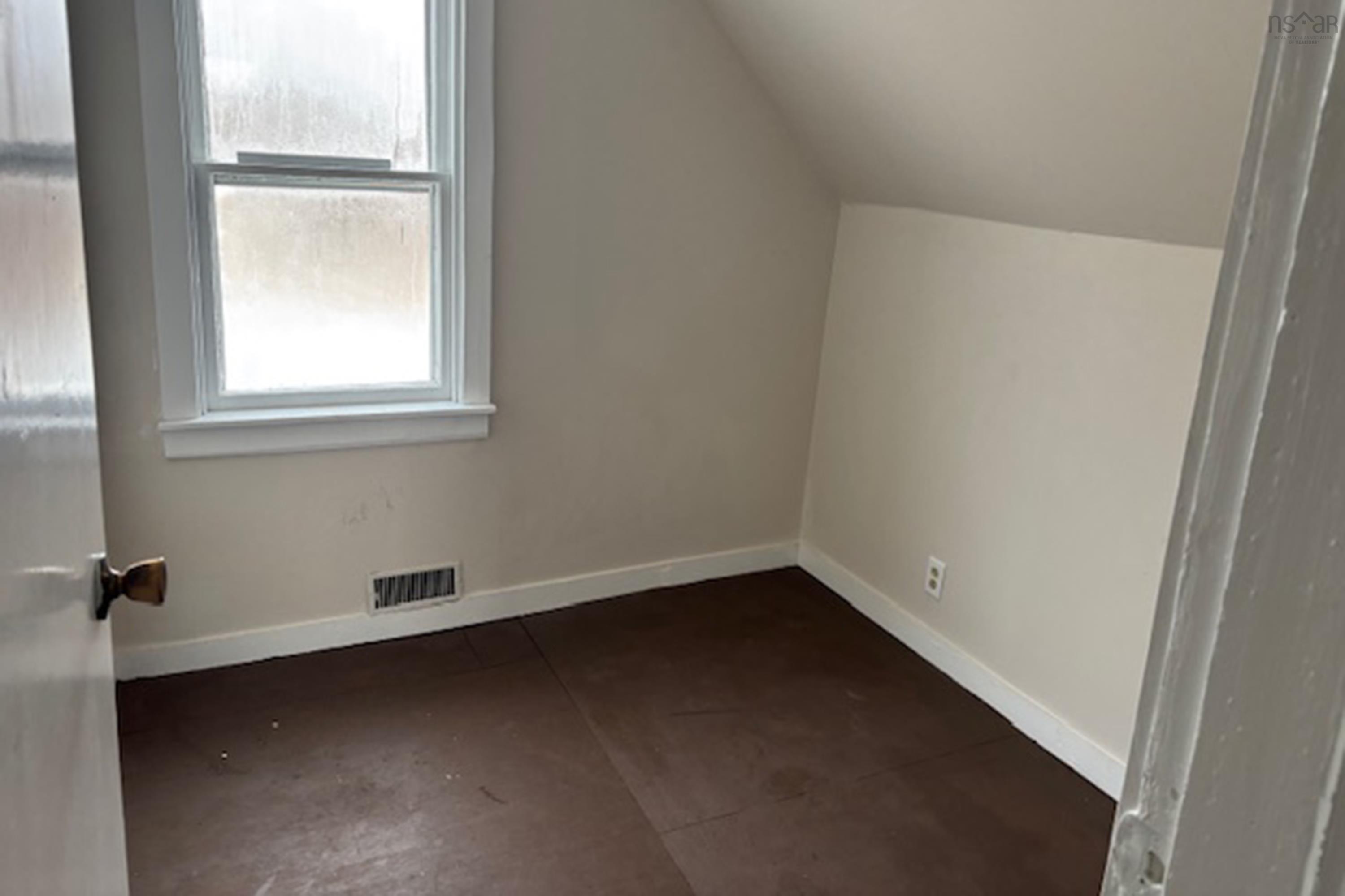 $139,900.00: 20 Park Street, Amherst
