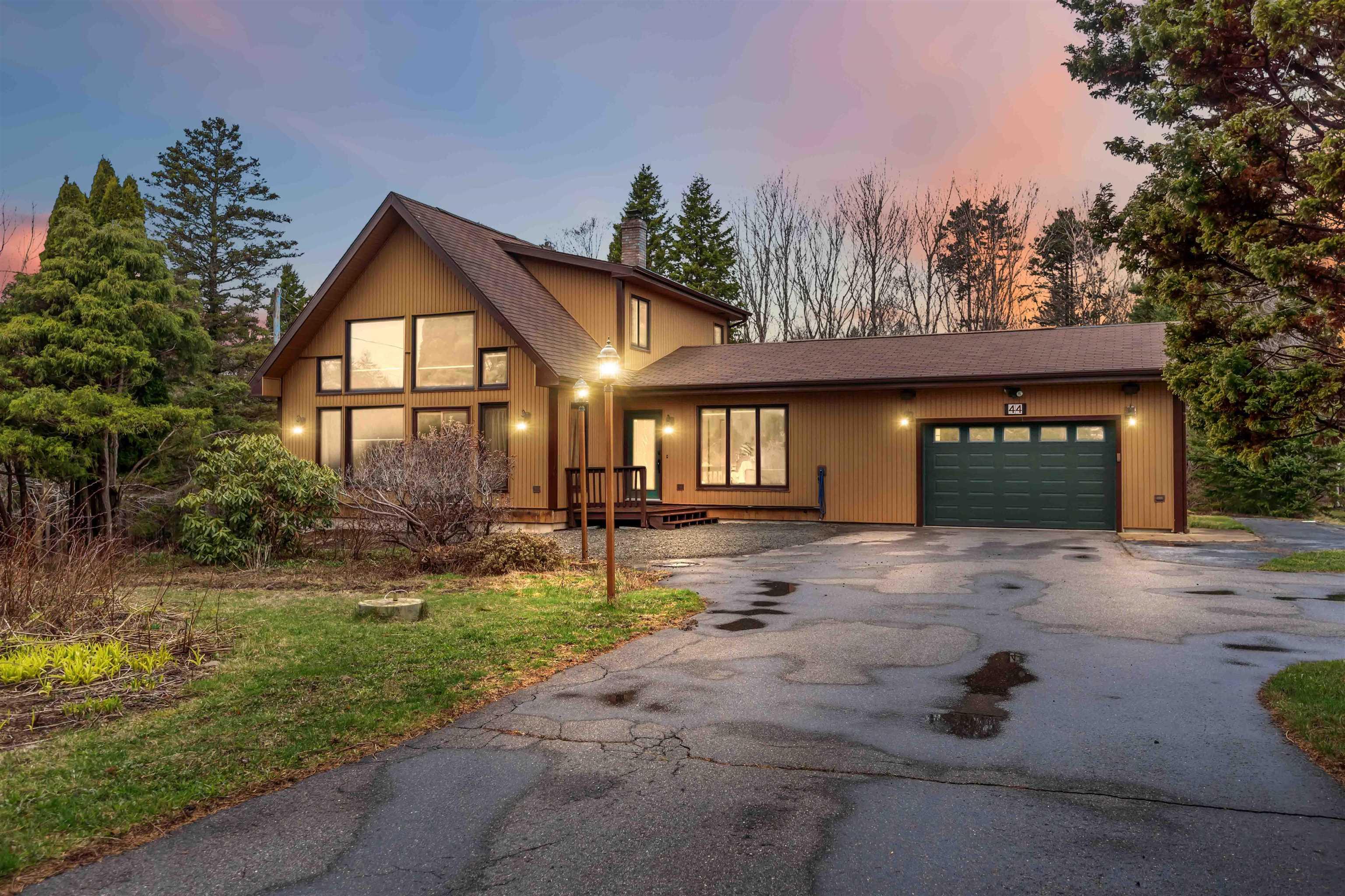 $399,900.00: 44 Bluenose Drive, Bay View