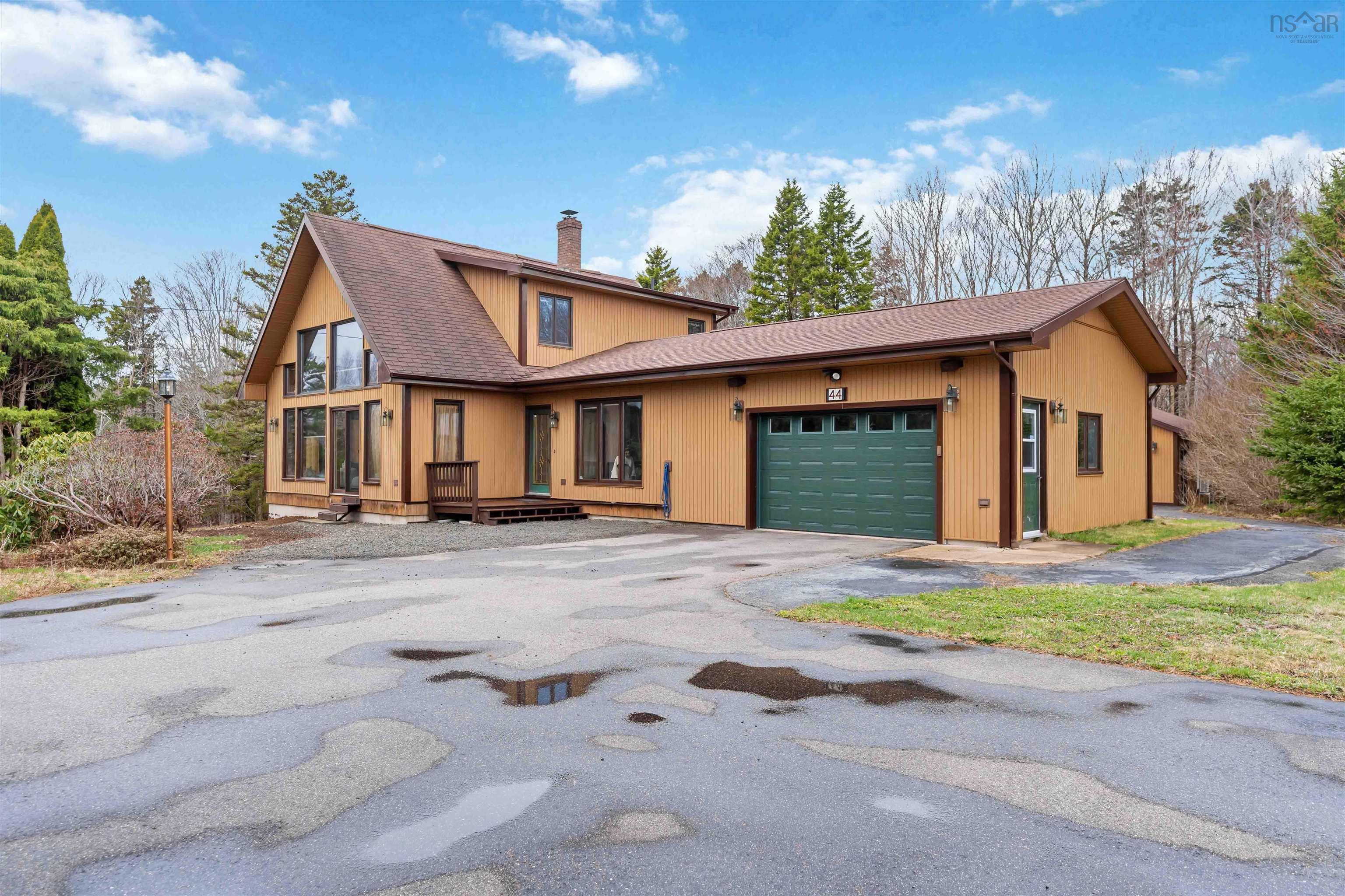 $399,900.00: 44 Bluenose Drive, Bay View