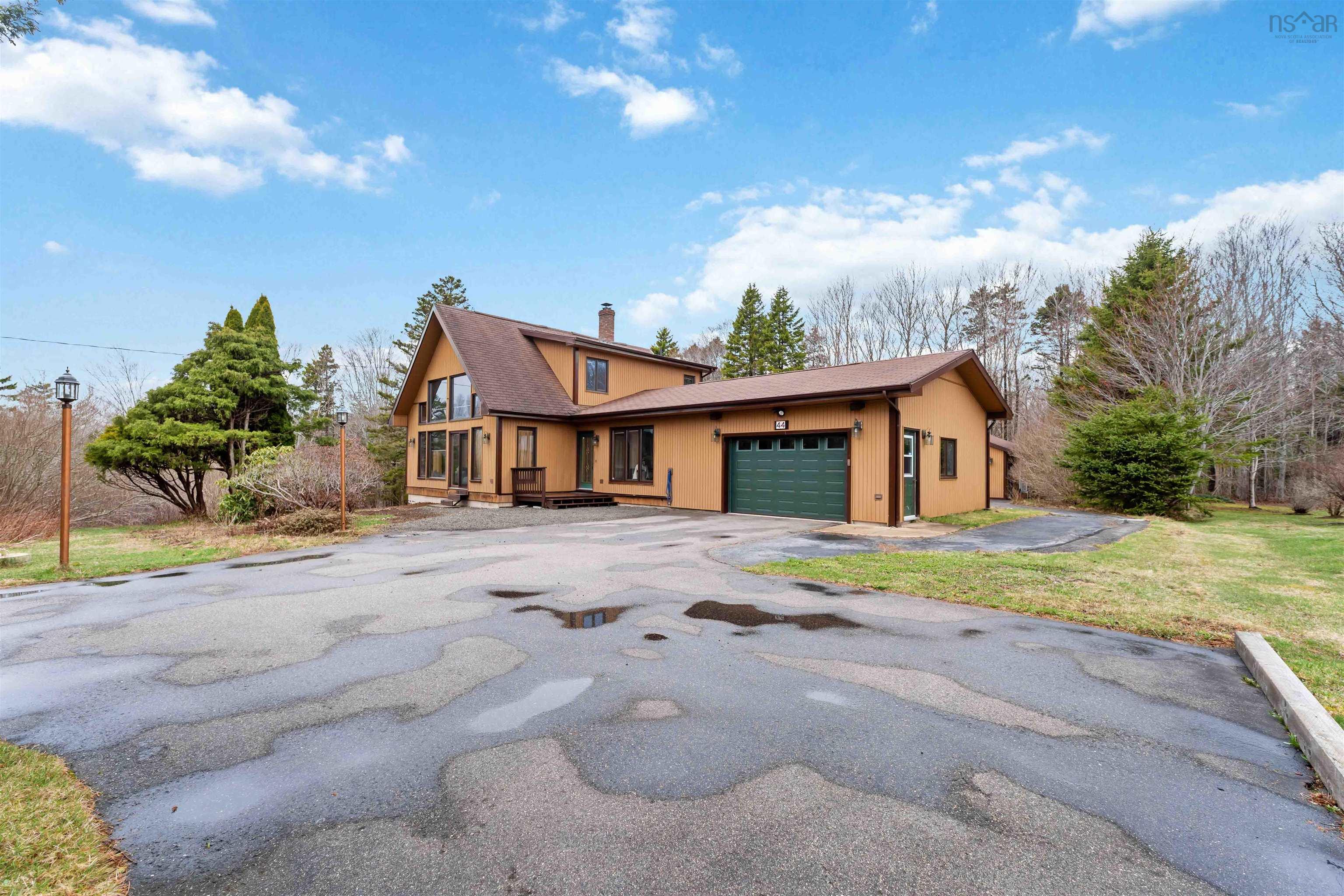 $399,900.00: 44 Bluenose Drive, Bay View