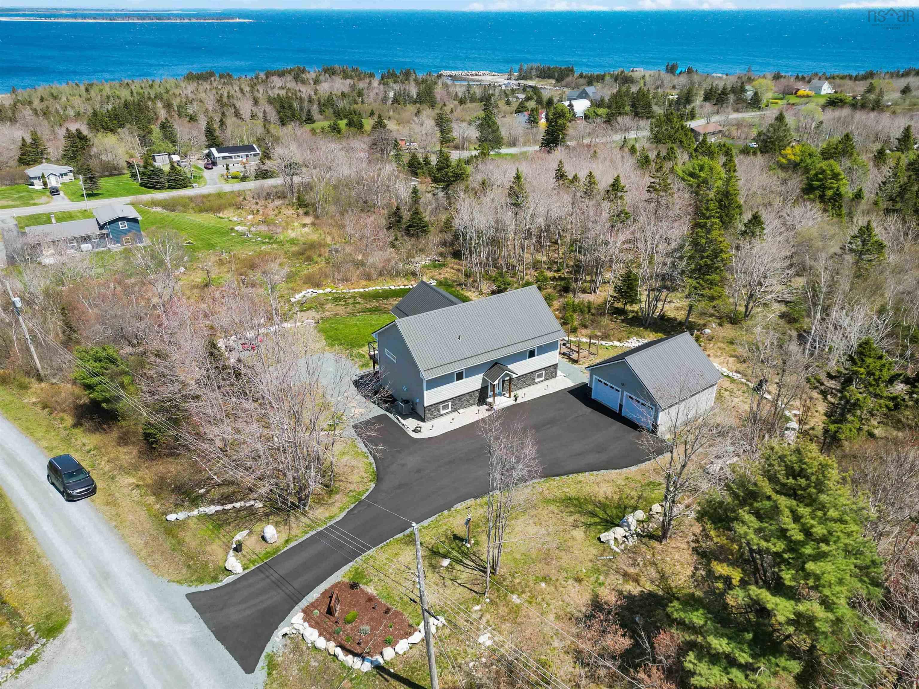 $875,000.00: 31 Old Ice Road, Moose Harbour