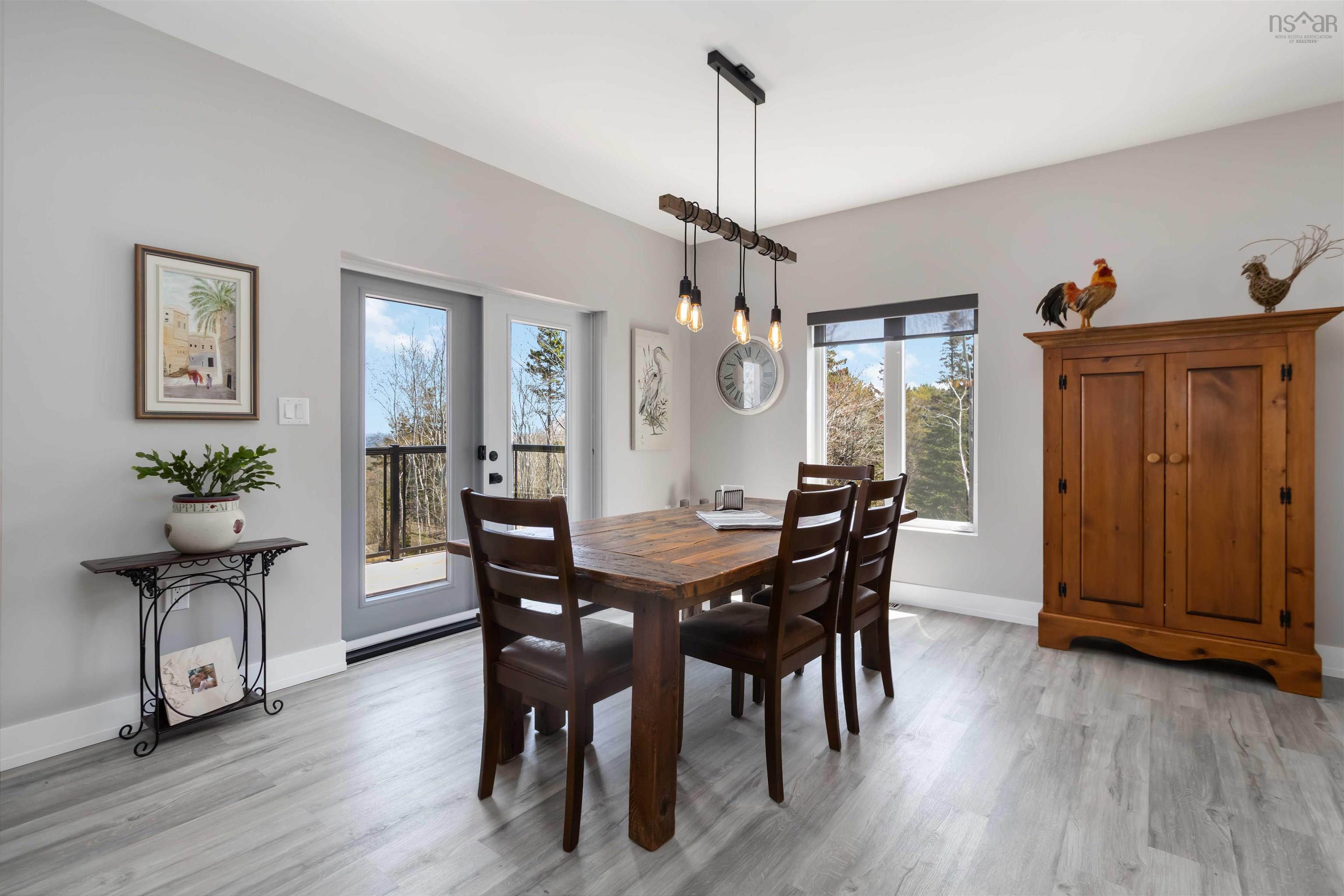 $875,000.00: 31 Old Ice Road, Moose Harbour