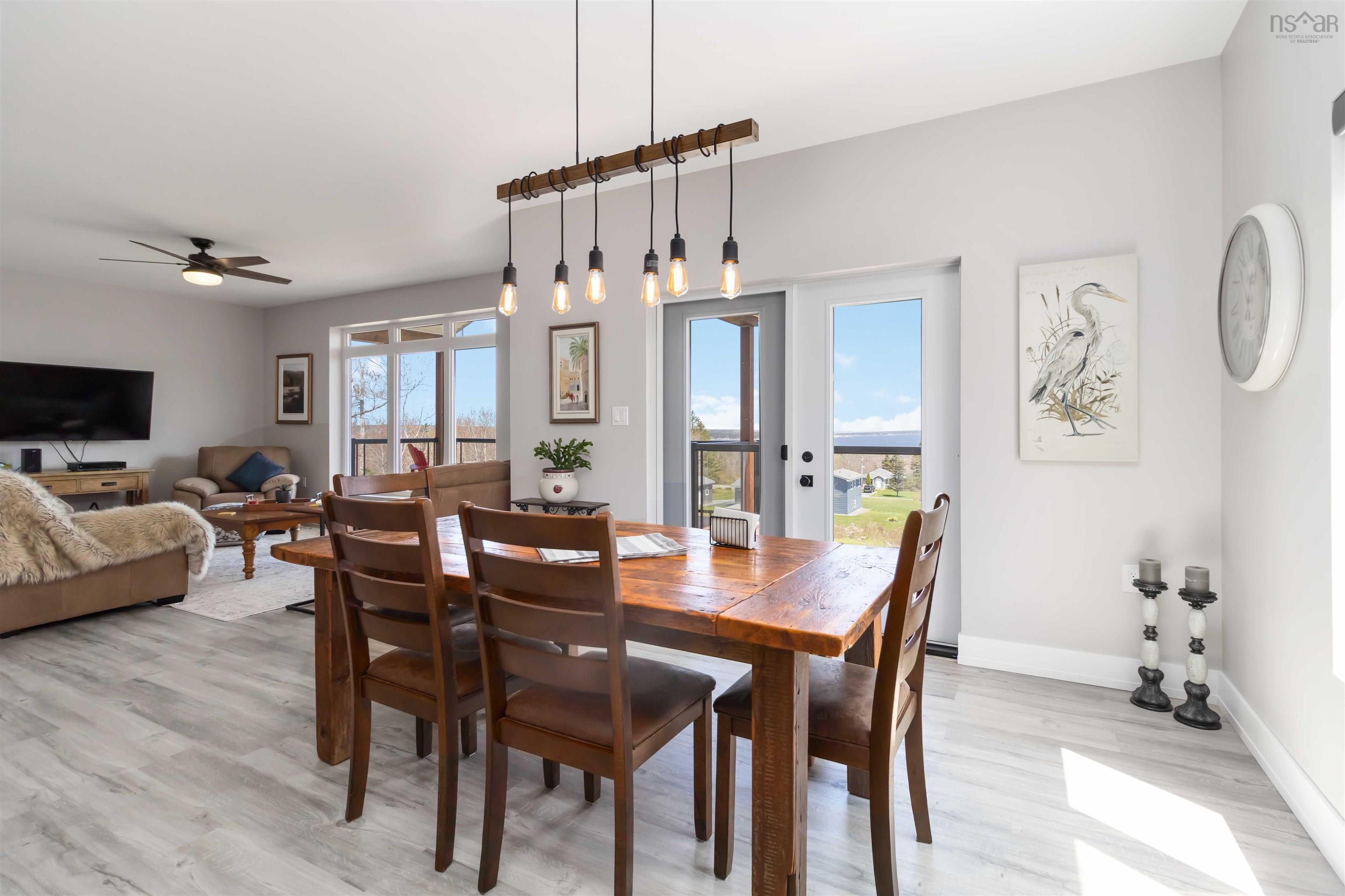 $875,000.00: 31 Old Ice Road, Moose Harbour