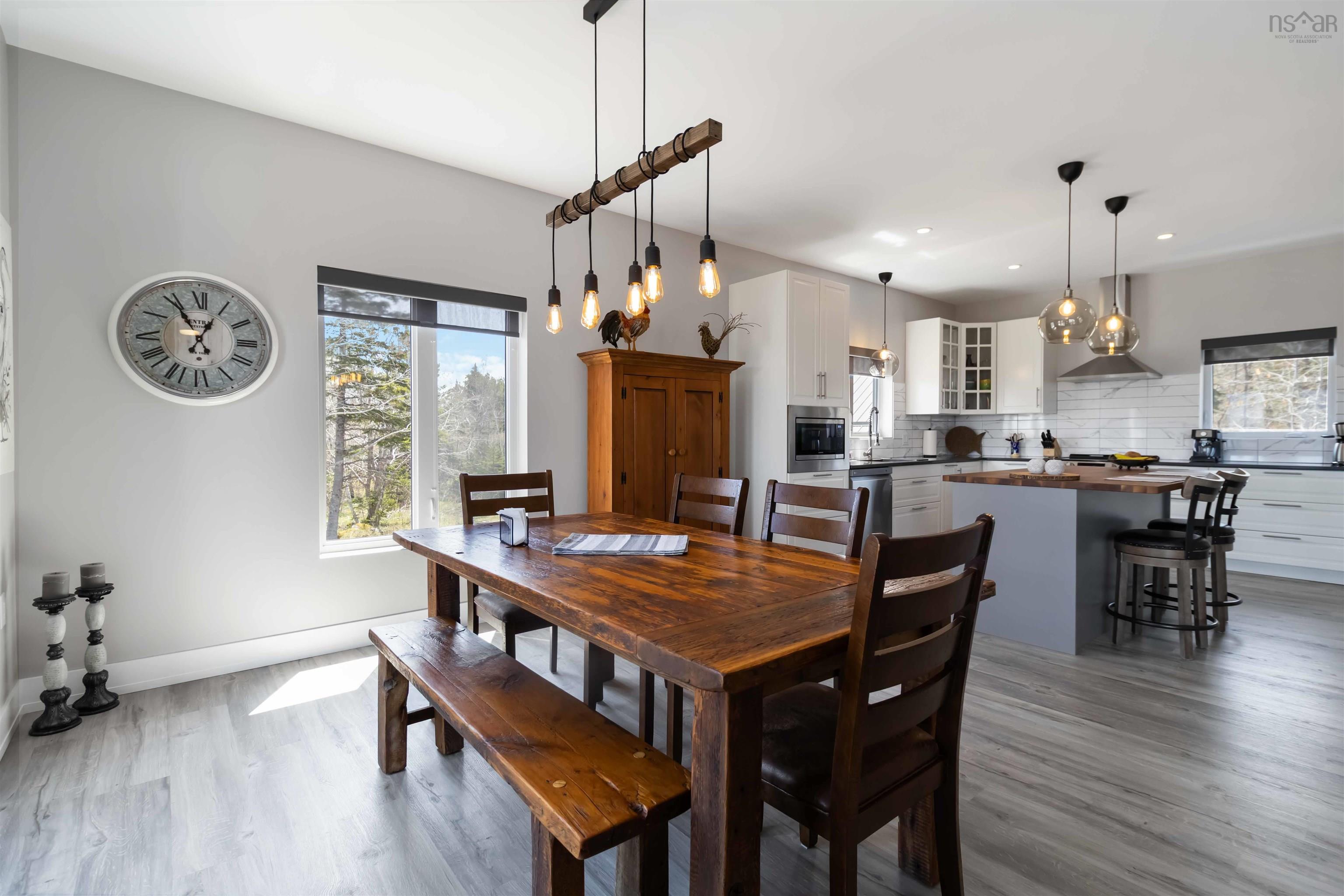 $875,000.00: 31 Old Ice Road, Moose Harbour