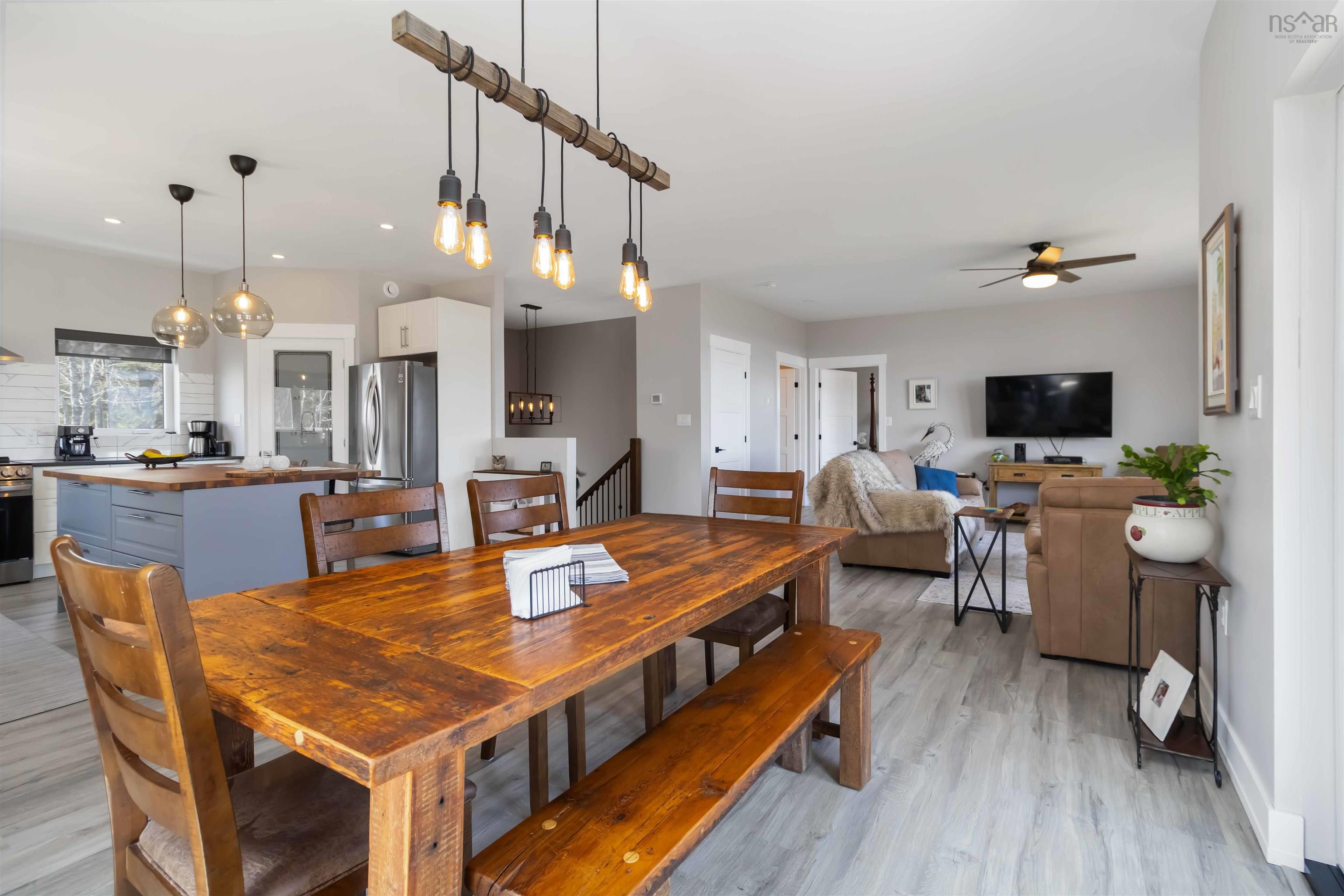 $875,000.00: 31 Old Ice Road, Moose Harbour