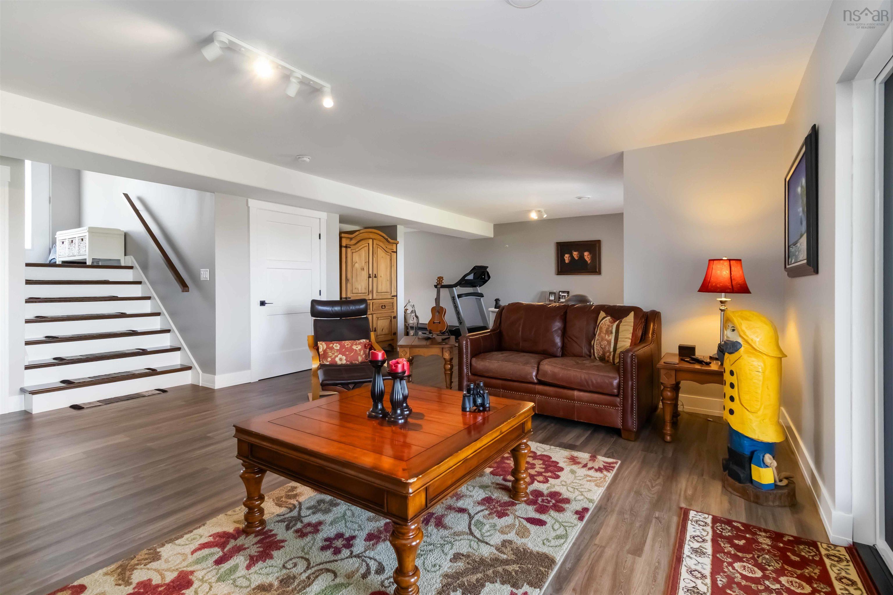 $875,000.00: 31 Old Ice Road, Moose Harbour