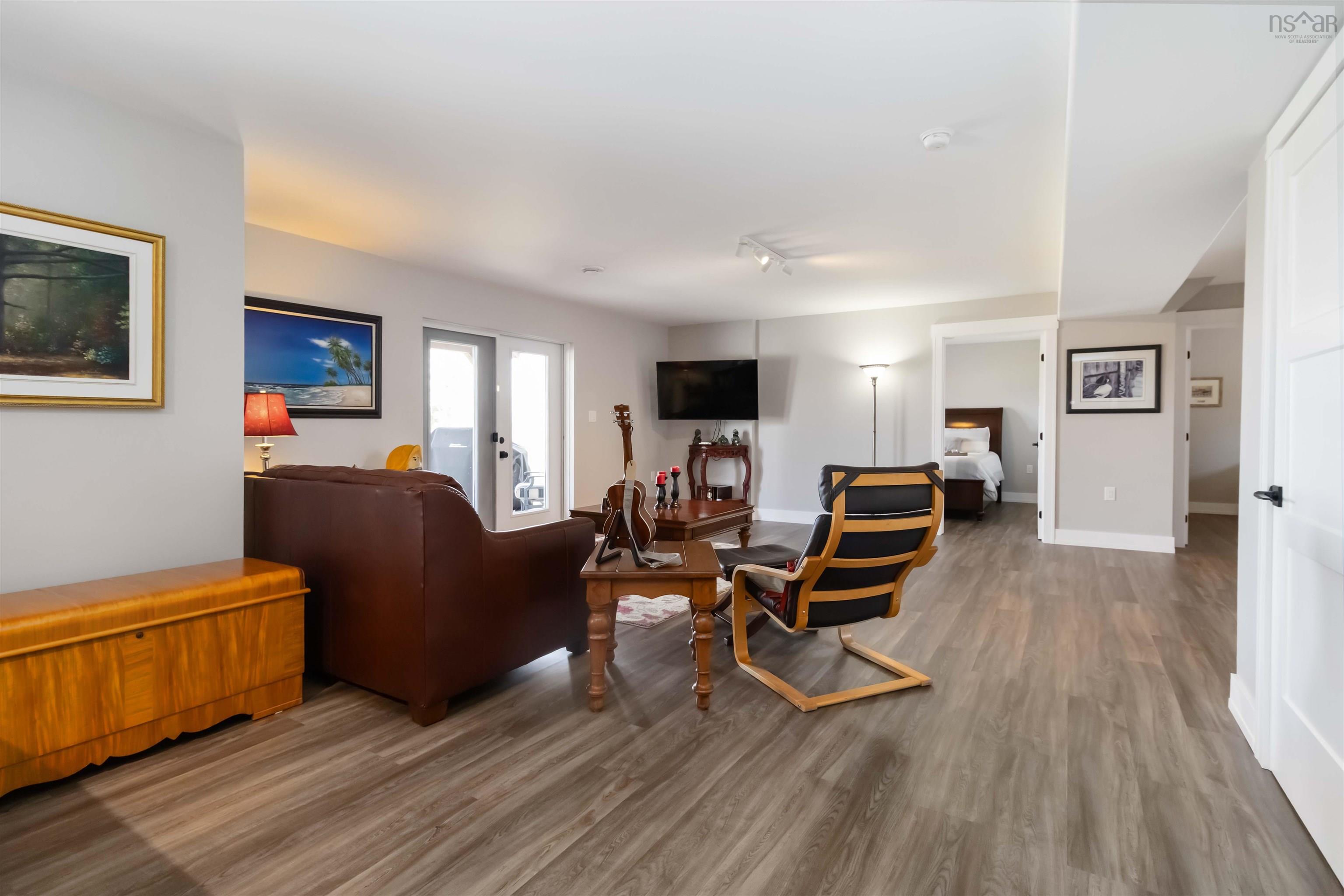 $875,000.00: 31 Old Ice Road, Moose Harbour