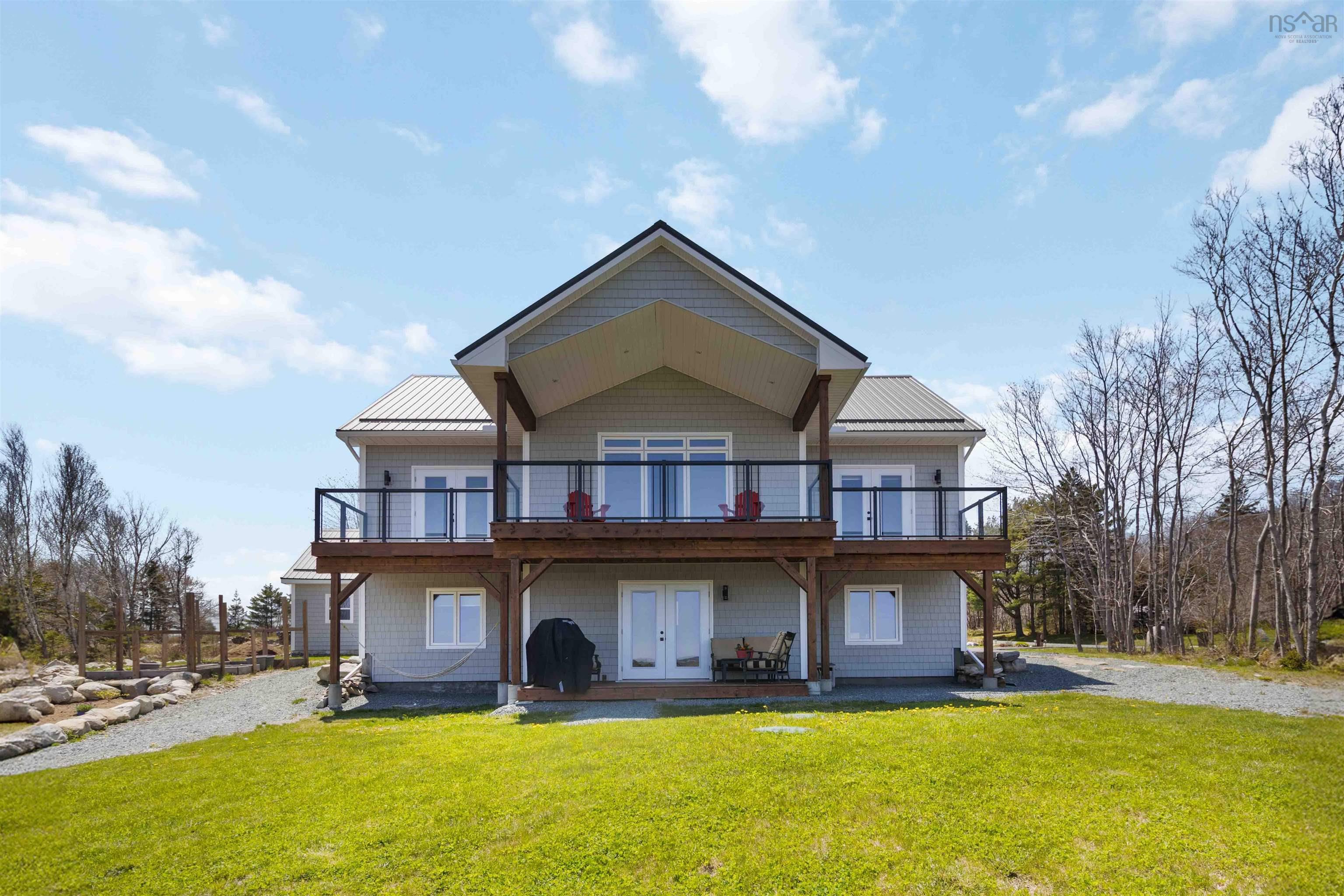 $875,000.00: 31 Old Ice Road, Moose Harbour
