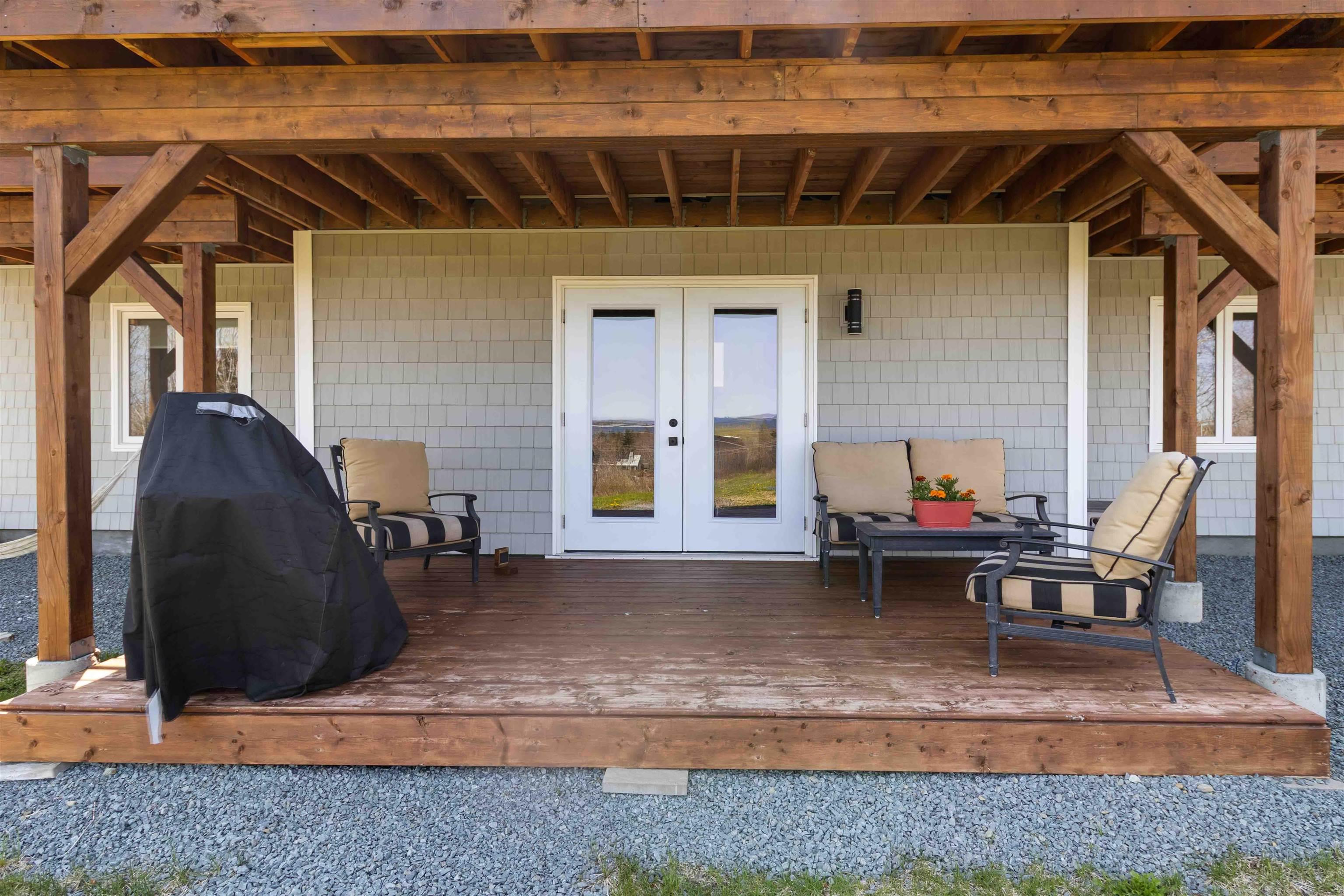 $875,000.00: 31 Old Ice Road, Moose Harbour