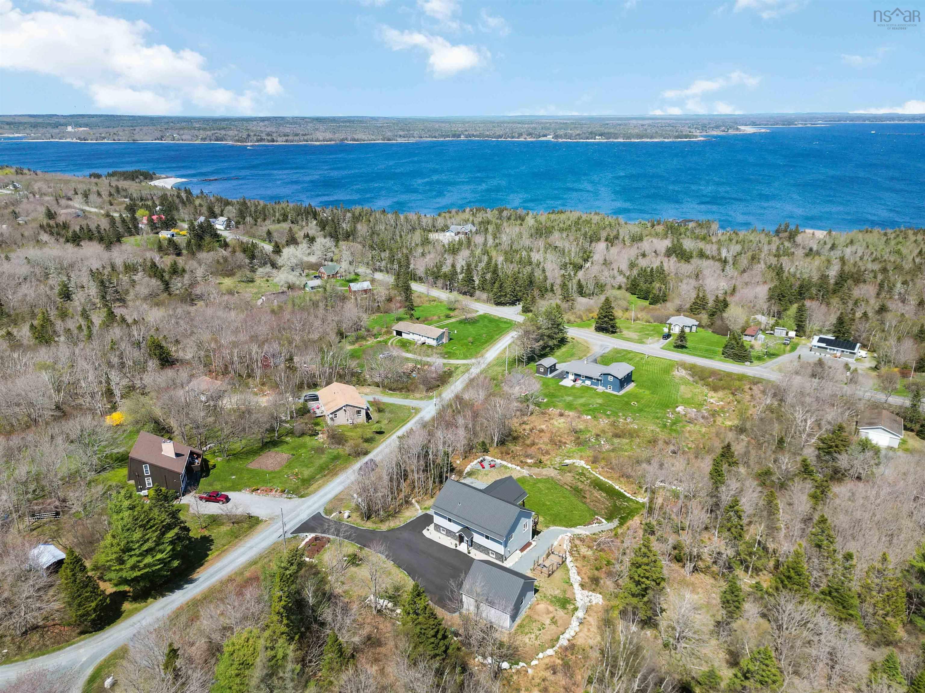 $875,000.00: 31 Old Ice Road, Moose Harbour