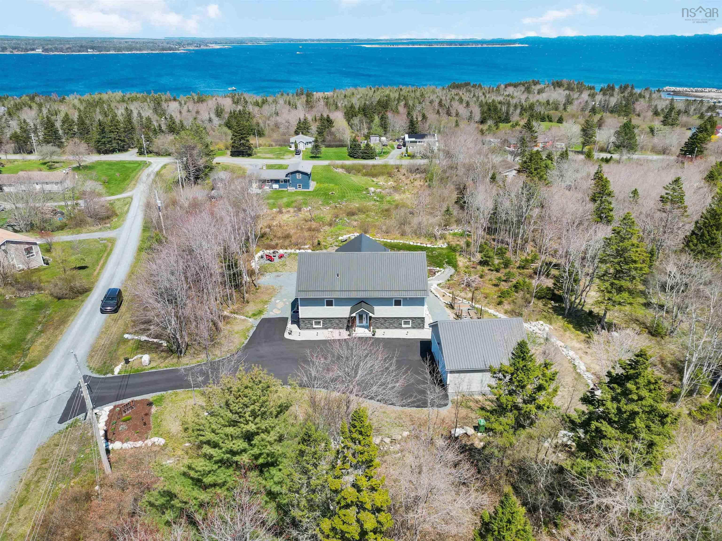$875,000.00: 31 Old Ice Road, Moose Harbour