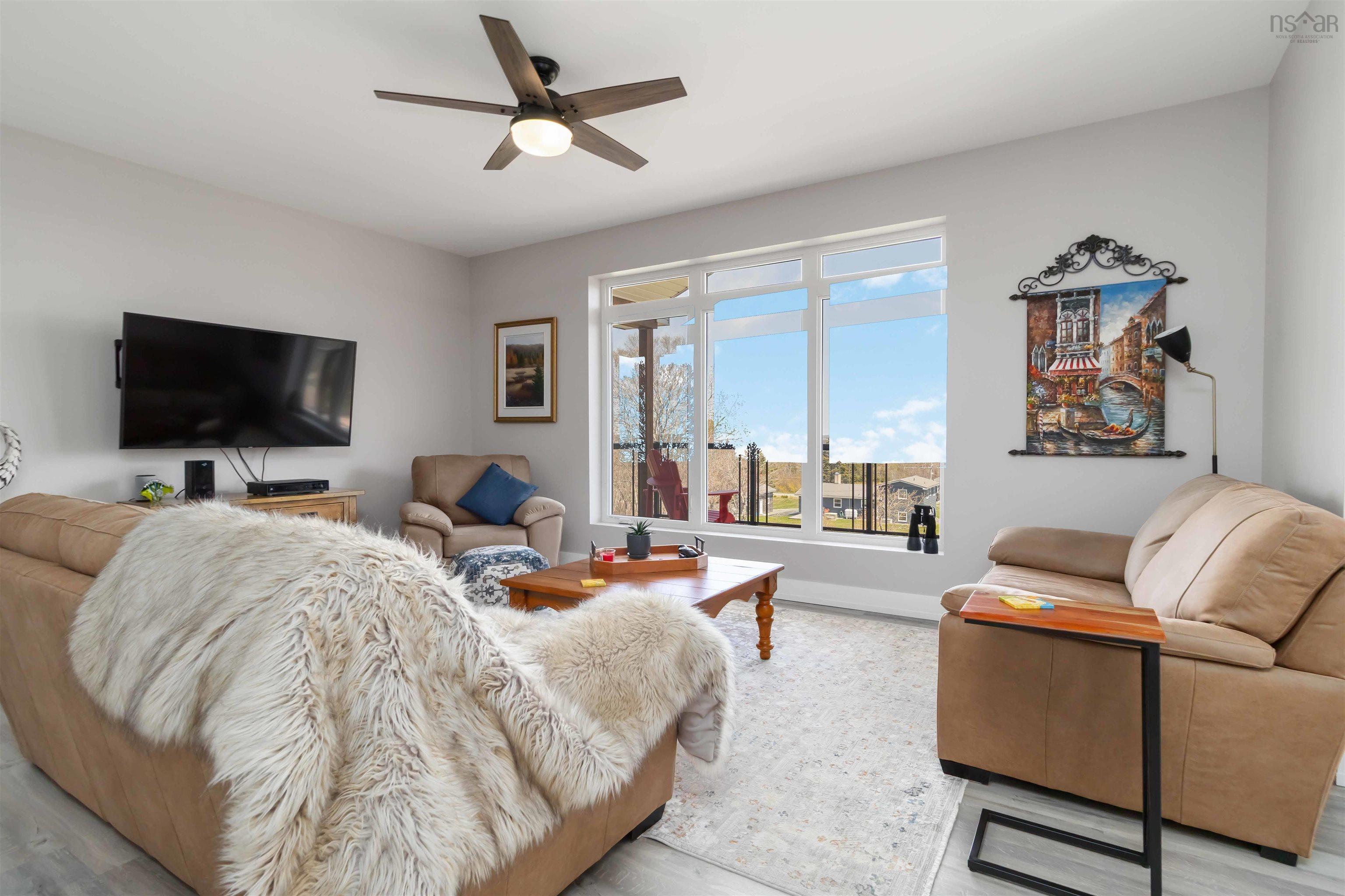 $875,000.00: 31 Old Ice Road, Moose Harbour