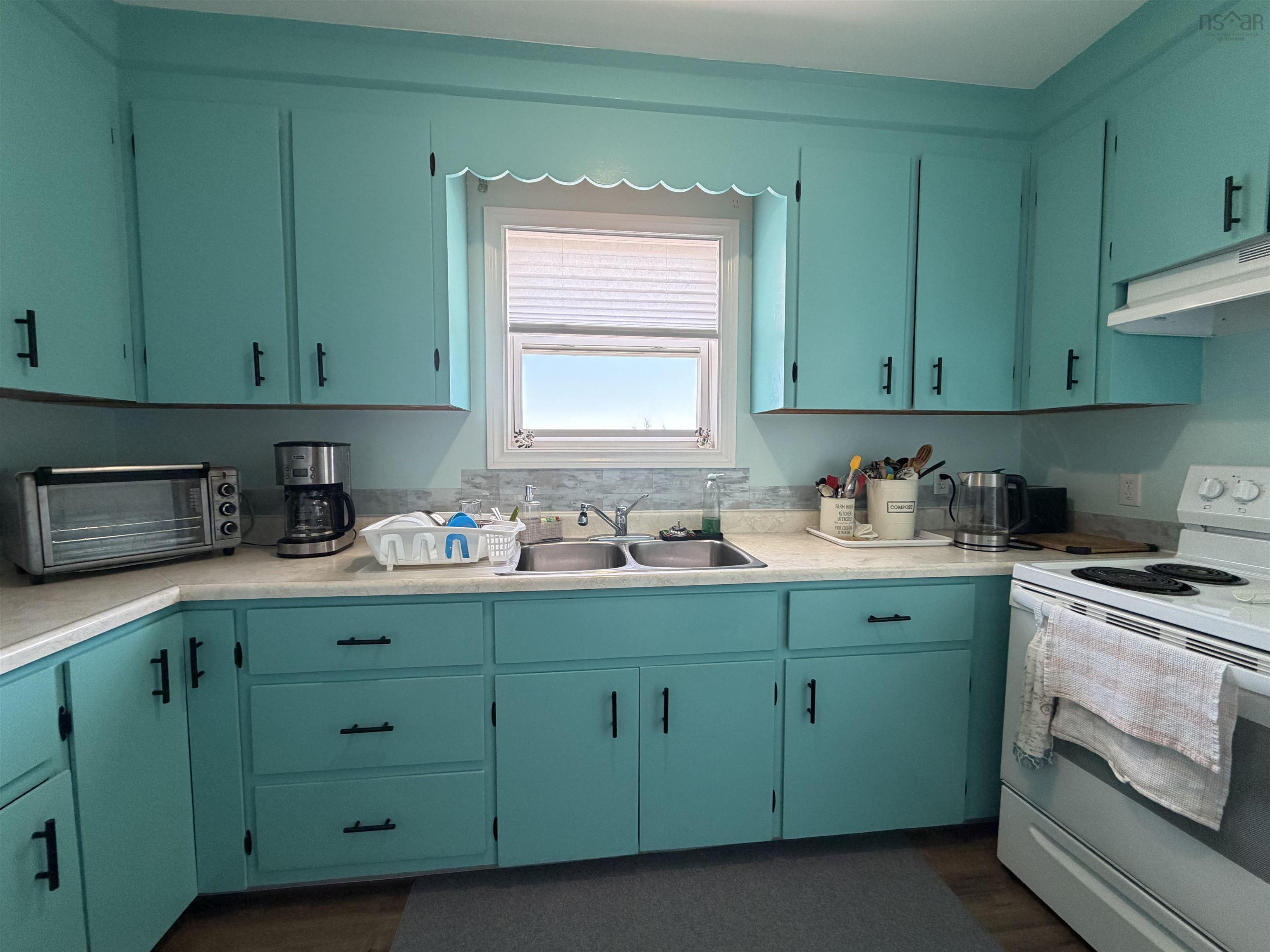 $279,900.00: 28019 Highway 7, Moosehead